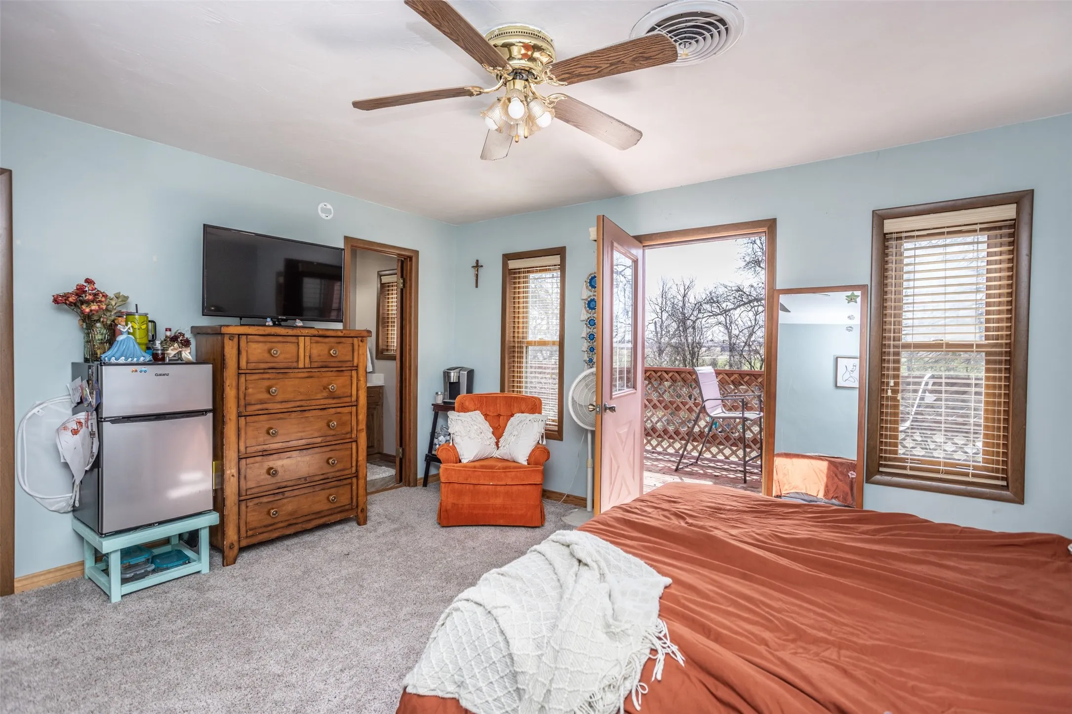 Single Family Residence For Sale in Cooke County , 231 Hickory Street, Lindsay, Texas 76250, 3 Bedroom, 3 Bathroom, 2 Garage spaces, 2,549 Sqft, built in 1980, Preowned, Price $575,000, mls#21189593, Real Estate Agent in Lindsay, Homes For Sale in Cooke county, Homes For Sale in Lindsay, Realtor in Lindsay Texas, Real Estate Brokerage Independent Realty Texas, Luminita Cordes Realtor