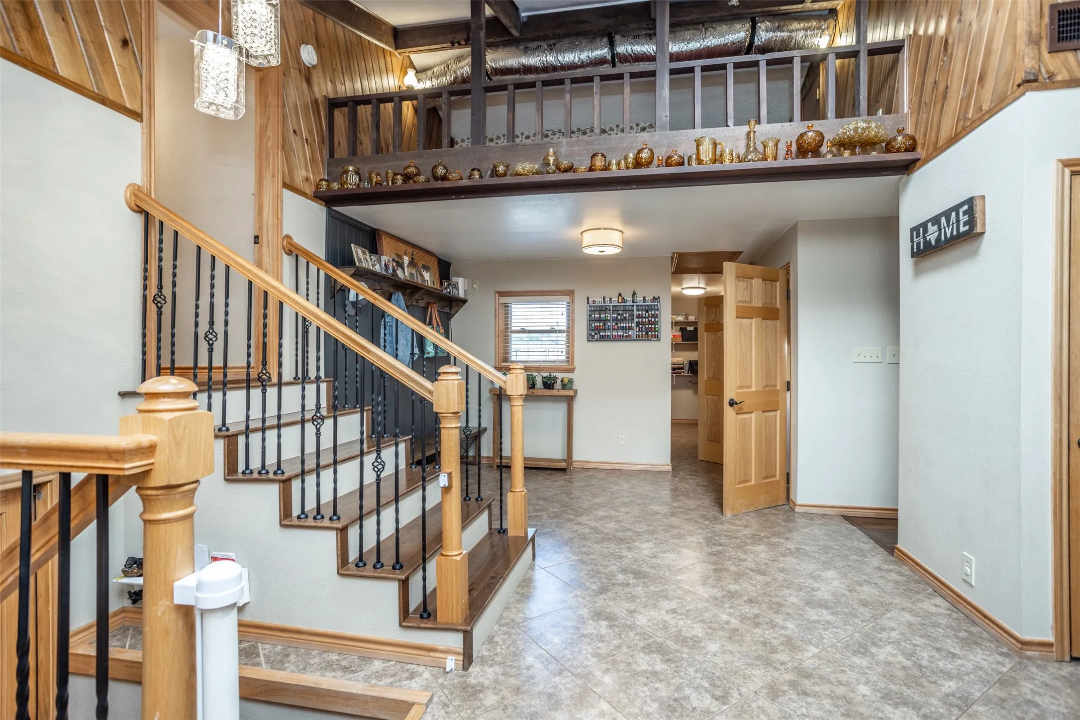 Single Family Residence For Sale in Cooke County , 231 Hickory Street, Lindsay, Texas 76250, 3 Bedroom, 3 Bathroom, 2 Garage spaces, 2,549 Sqft, built in 1980, Preowned, Price $575,000, mls#21189593, Real Estate Agent in Lindsay, Homes For Sale in Cooke county, Homes For Sale in Lindsay, Realtor in Lindsay Texas, Real Estate Brokerage Independent Realty Texas, Luminita Cordes Realtor