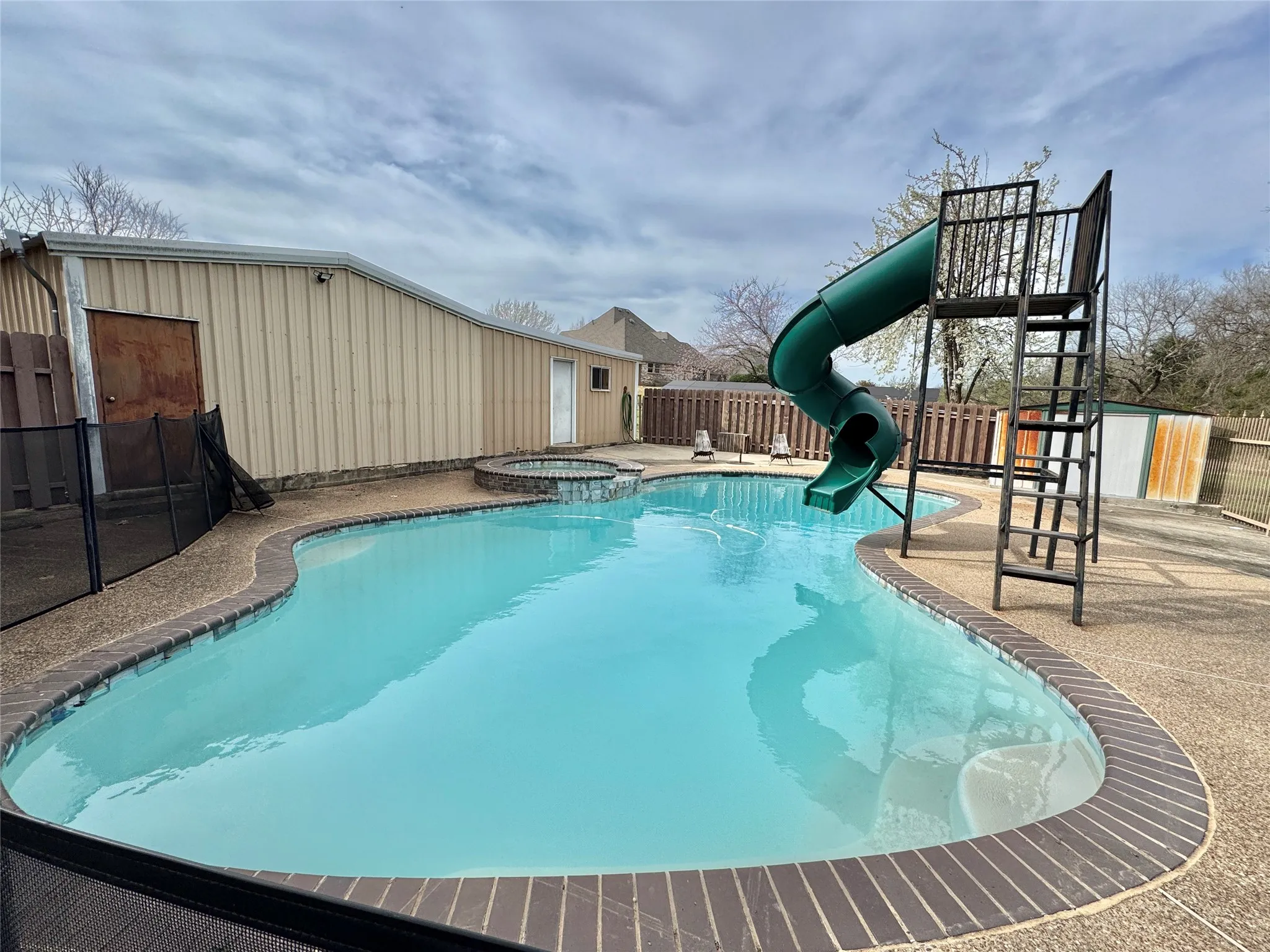 Single Family Residence For Sale in Cooke County , 231 Hickory Street, Lindsay, Texas 76250, 3 Bedroom, 3 Bathroom, 2 Garage spaces, 2,549 Sqft, built in 1980, Preowned, Price $575,000, mls#21189593, Real Estate Agent in Lindsay, Homes For Sale in Cooke county, Homes For Sale in Lindsay, Realtor in Lindsay Texas, Real Estate Brokerage Independent Realty Texas, Luminita Cordes Realtor