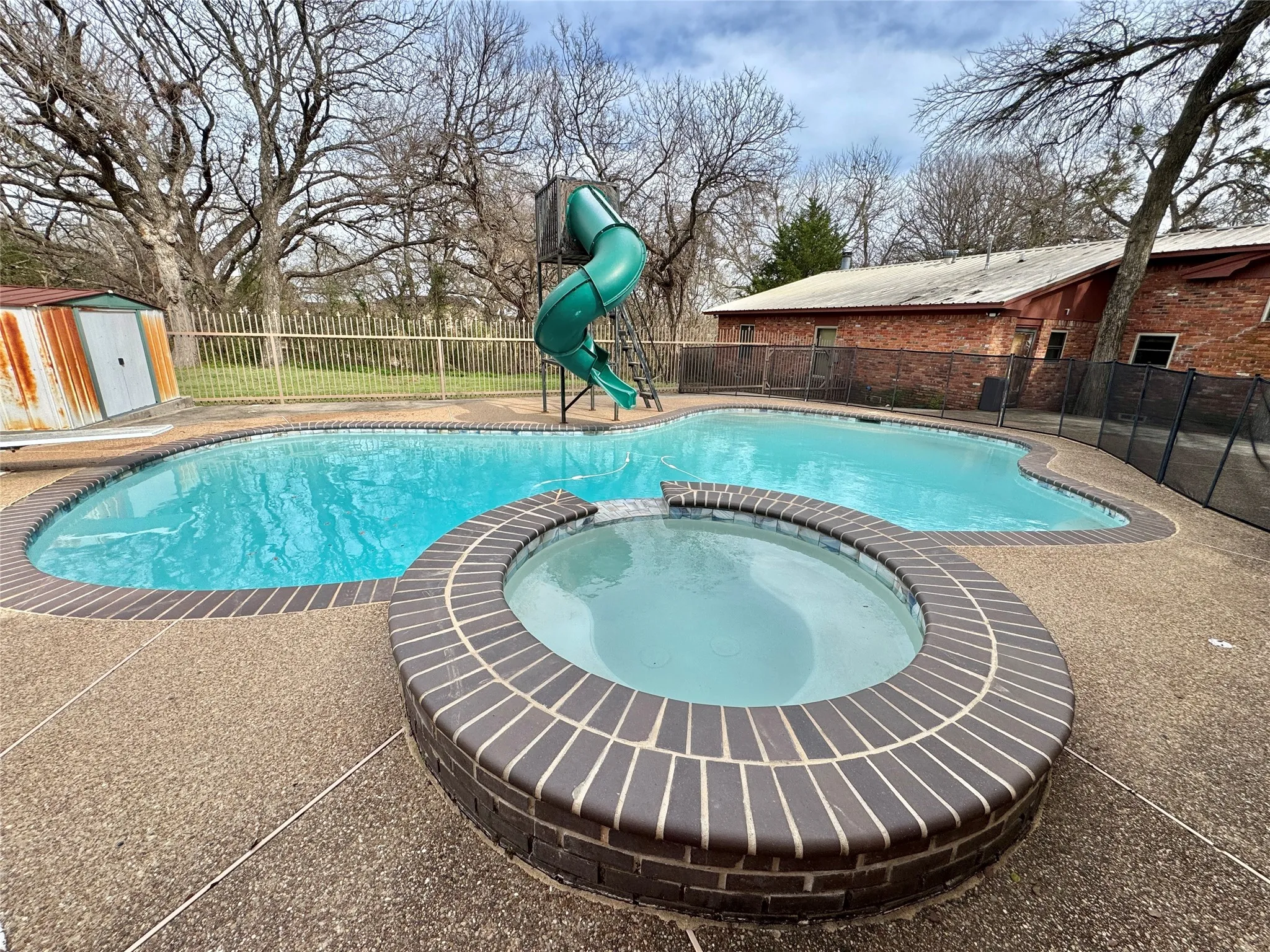 Single Family Residence For Sale in Cooke County , 231 Hickory Street, Lindsay, Texas 76250, 3 Bedroom, 3 Bathroom, 2 Garage spaces, 2,549 Sqft, built in 1980, Preowned, Price $575,000, mls#21189593, Real Estate Agent in Lindsay, Homes For Sale in Cooke county, Homes For Sale in Lindsay, Realtor in Lindsay Texas, Real Estate Brokerage Independent Realty Texas, Luminita Cordes Realtor