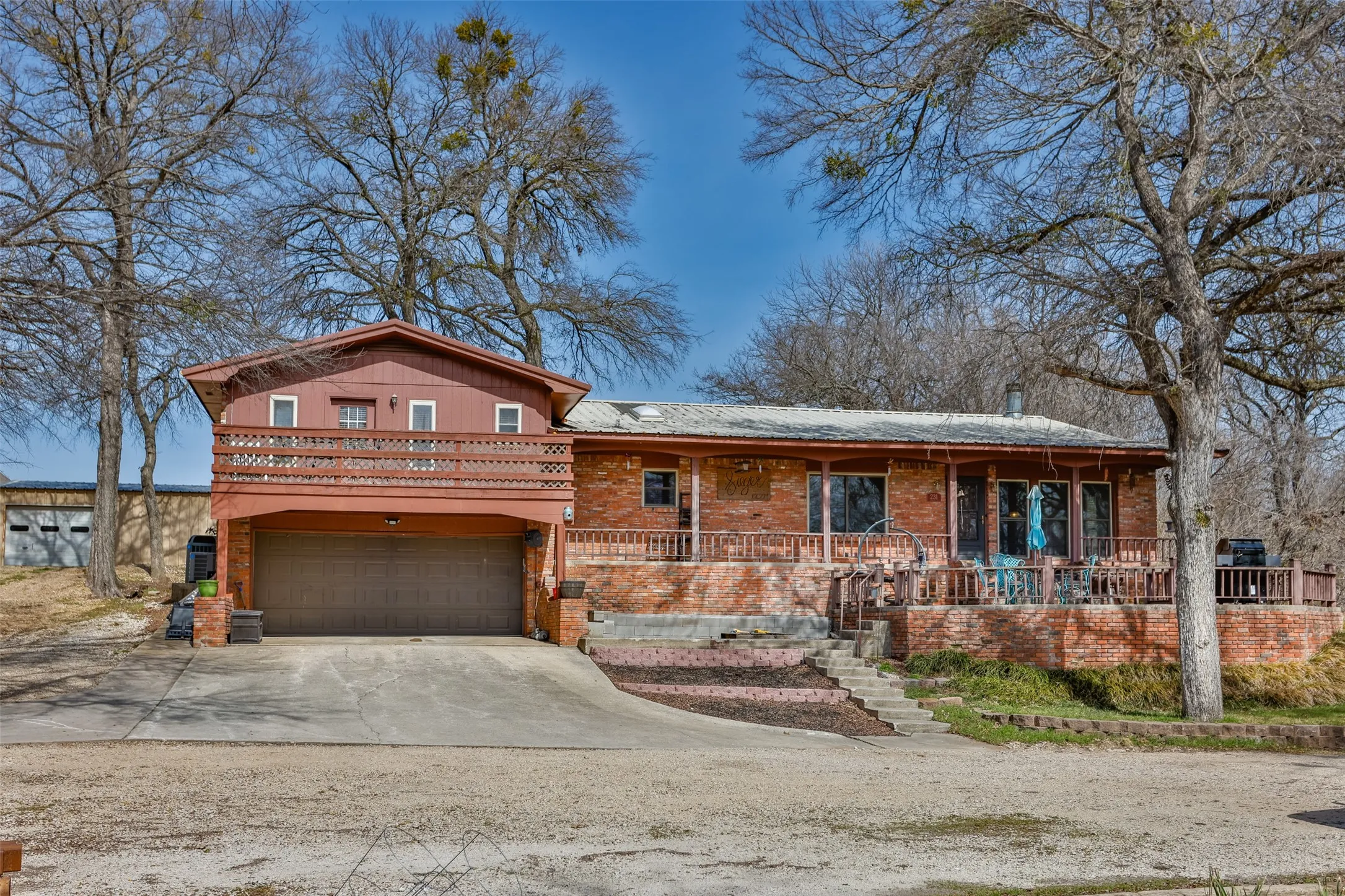 Single Family Residence For Sale in Cooke County , 231 Hickory Street, Lindsay, Texas 76250, 3 Bedroom, 3 Bathroom, 2 Garage spaces, 2,549 Sqft, built in 1980, Preowned, Price $575,000, mls#21189593, Real Estate Agent in Lindsay, Homes For Sale in Cooke county, Homes For Sale in Lindsay, Realtor in Lindsay Texas, Real Estate Brokerage Independent Realty Texas, Luminita Cordes Realtor