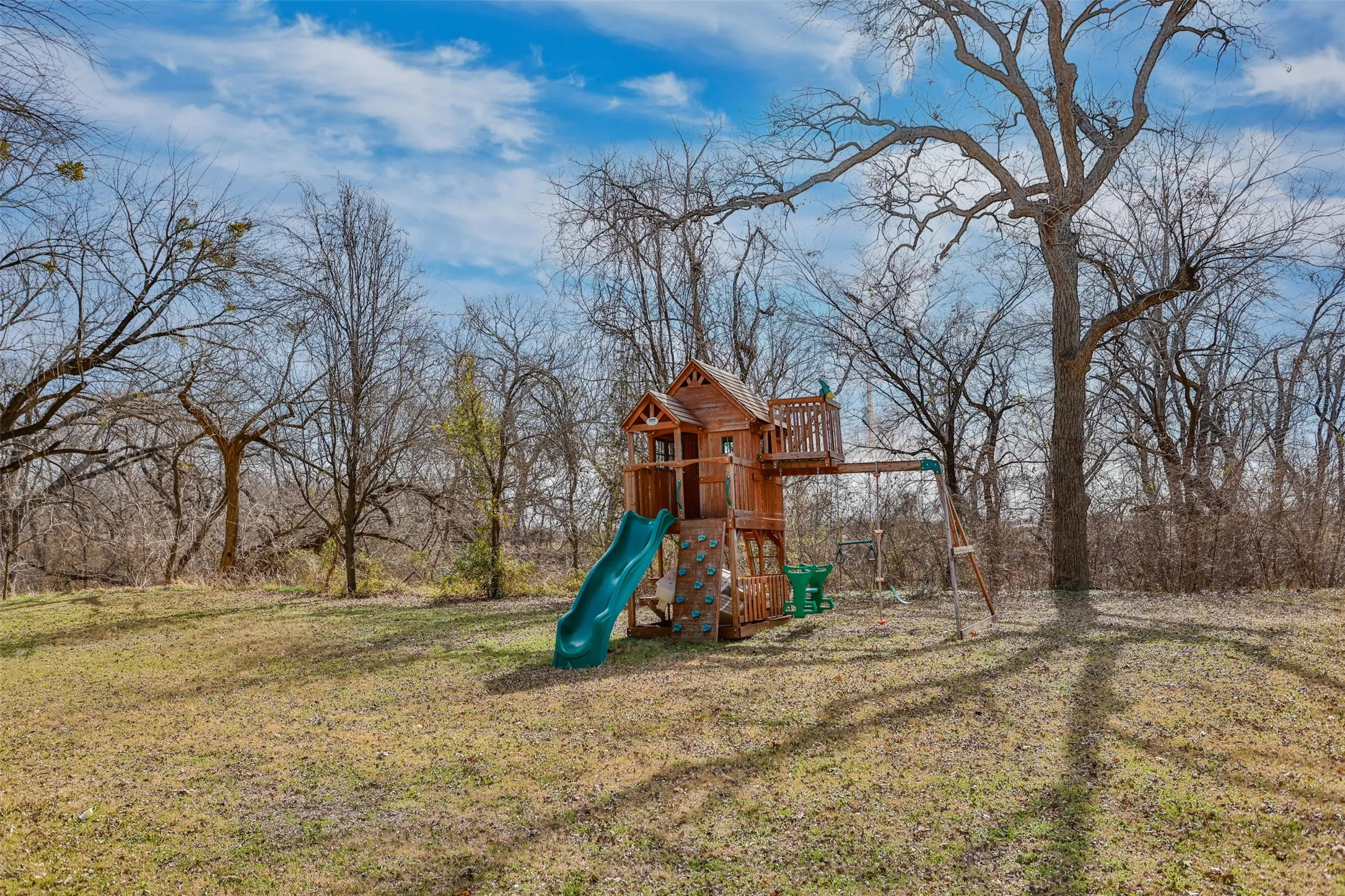 Single Family Residence For Sale in Cooke County , 231 Hickory Street, Lindsay, Texas 76250, 3 Bedroom, 3 Bathroom, 2 Garage spaces, 2,549 Sqft, built in 1980, Preowned, Price $575,000, mls#21189593, Real Estate Agent in Lindsay, Homes For Sale in Cooke county, Homes For Sale in Lindsay, Realtor in Lindsay Texas, Real Estate Brokerage Independent Realty Texas, Luminita Cordes Realtor