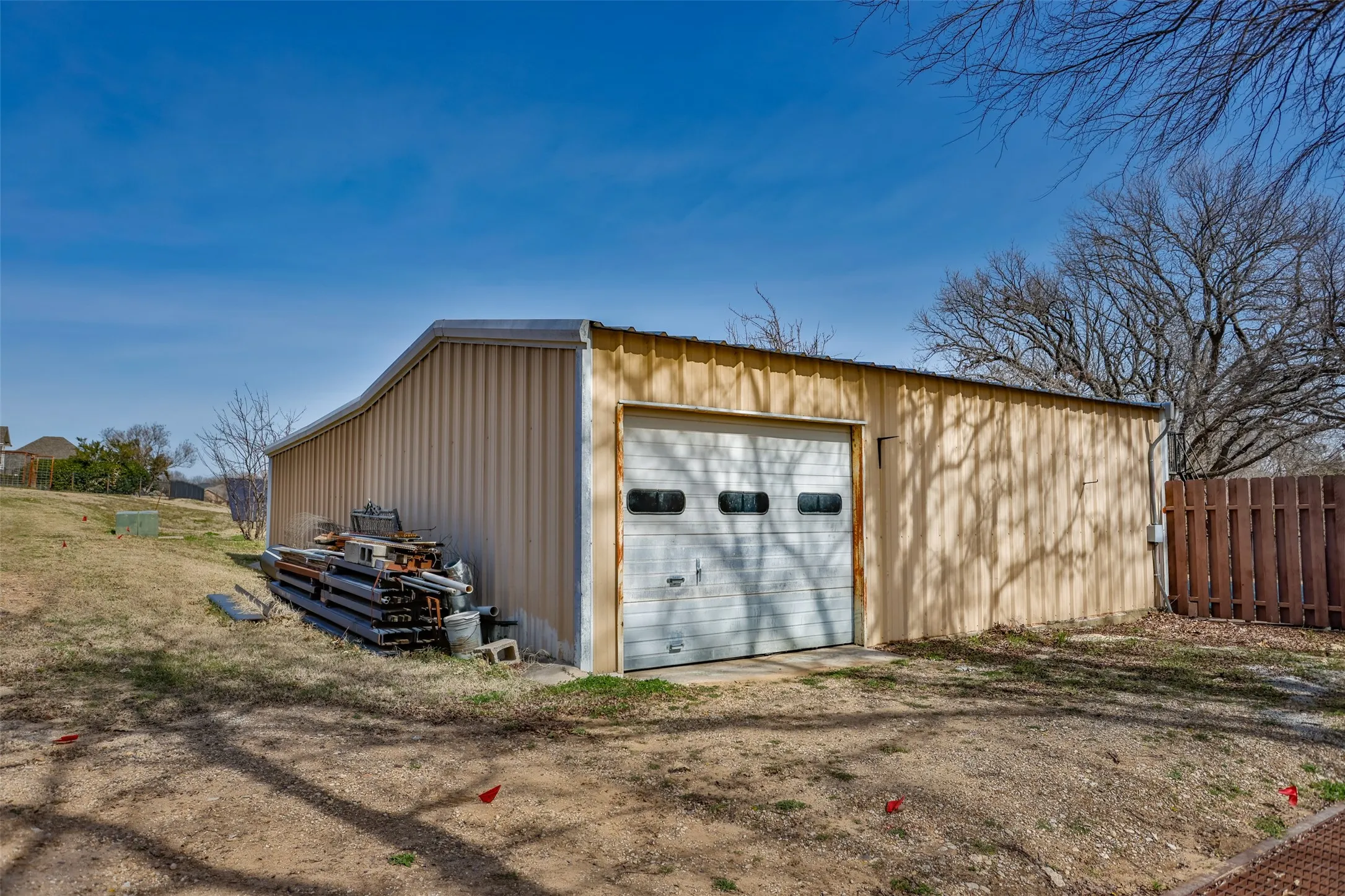 Single Family Residence For Sale in Cooke County , 231 Hickory Street, Lindsay, Texas 76250, 3 Bedroom, 3 Bathroom, 2 Garage spaces, 2,549 Sqft, built in 1980, Preowned, Price $575,000, mls#21189593, Real Estate Agent in Lindsay, Homes For Sale in Cooke county, Homes For Sale in Lindsay, Realtor in Lindsay Texas, Real Estate Brokerage Independent Realty Texas, Luminita Cordes Realtor