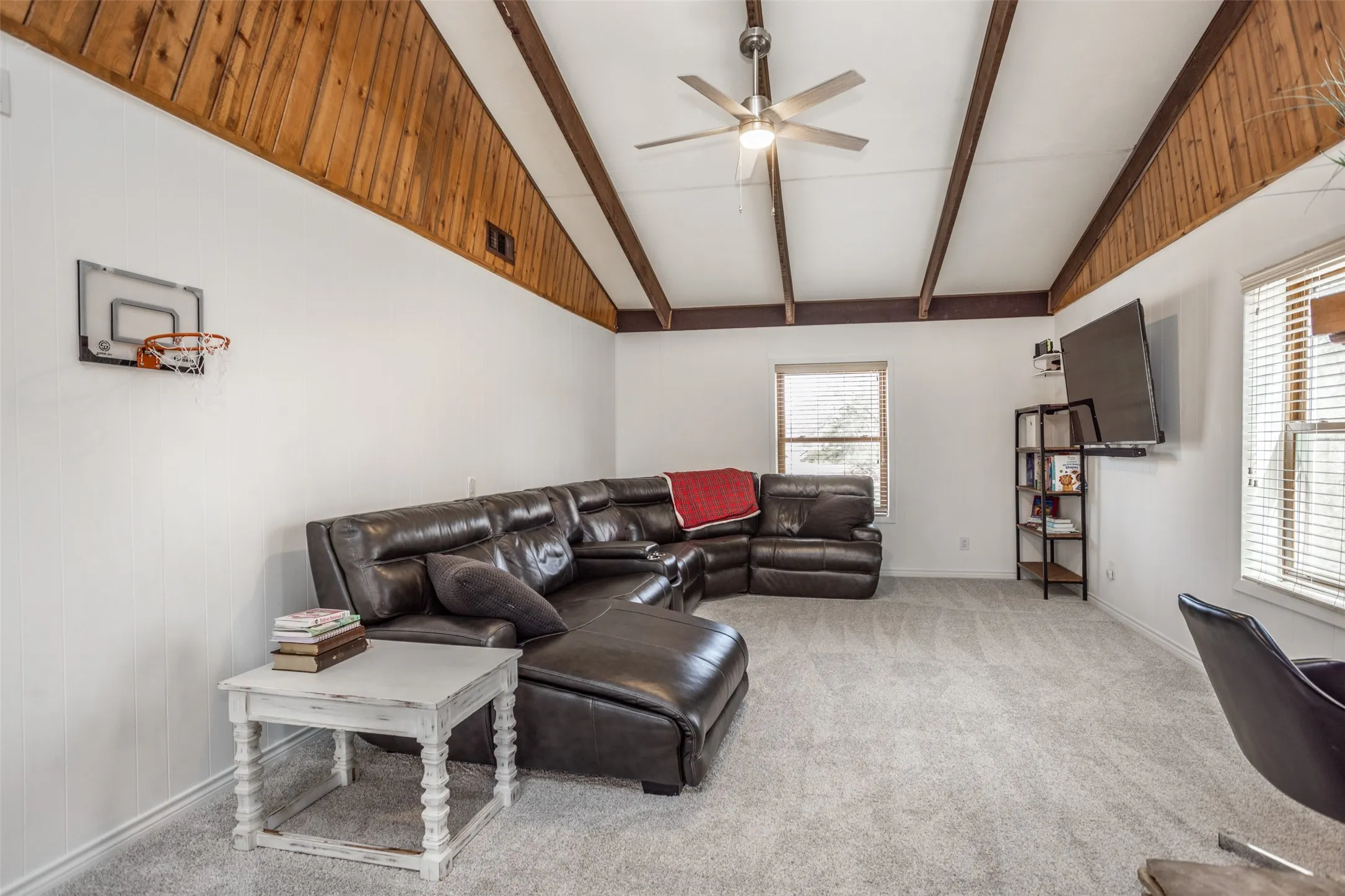 Single Family Residence For Sale in Cooke County , 231 Hickory Street, Lindsay, Texas 76250, 3 Bedroom, 3 Bathroom, 2 Garage spaces, 2,549 Sqft, built in 1980, Preowned, Price $575,000, mls#21189593, Real Estate Agent in Lindsay, Homes For Sale in Cooke county, Homes For Sale in Lindsay, Realtor in Lindsay Texas, Real Estate Brokerage Independent Realty Texas, Luminita Cordes Realtor