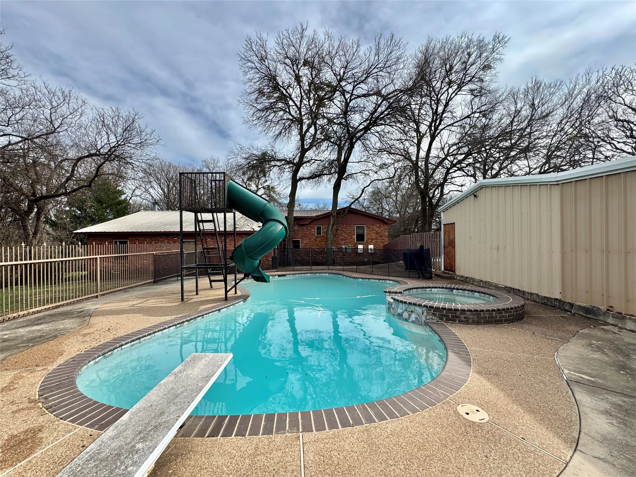 Single Family Residence For Sale in Cooke County , 231 Hickory Street, Lindsay, Texas 76250, 3 Bedroom, 3 Bathroom, 2 Garage spaces, 2,549 Sqft, built in 1980, Preowned, Price $575,000, mls#21189593, Real Estate Agent in Lindsay, Homes For Sale in Cooke county, Homes For Sale in Lindsay, Realtor in Lindsay Texas, Real Estate Brokerage Independent Realty Texas, Luminita Cordes Realtor