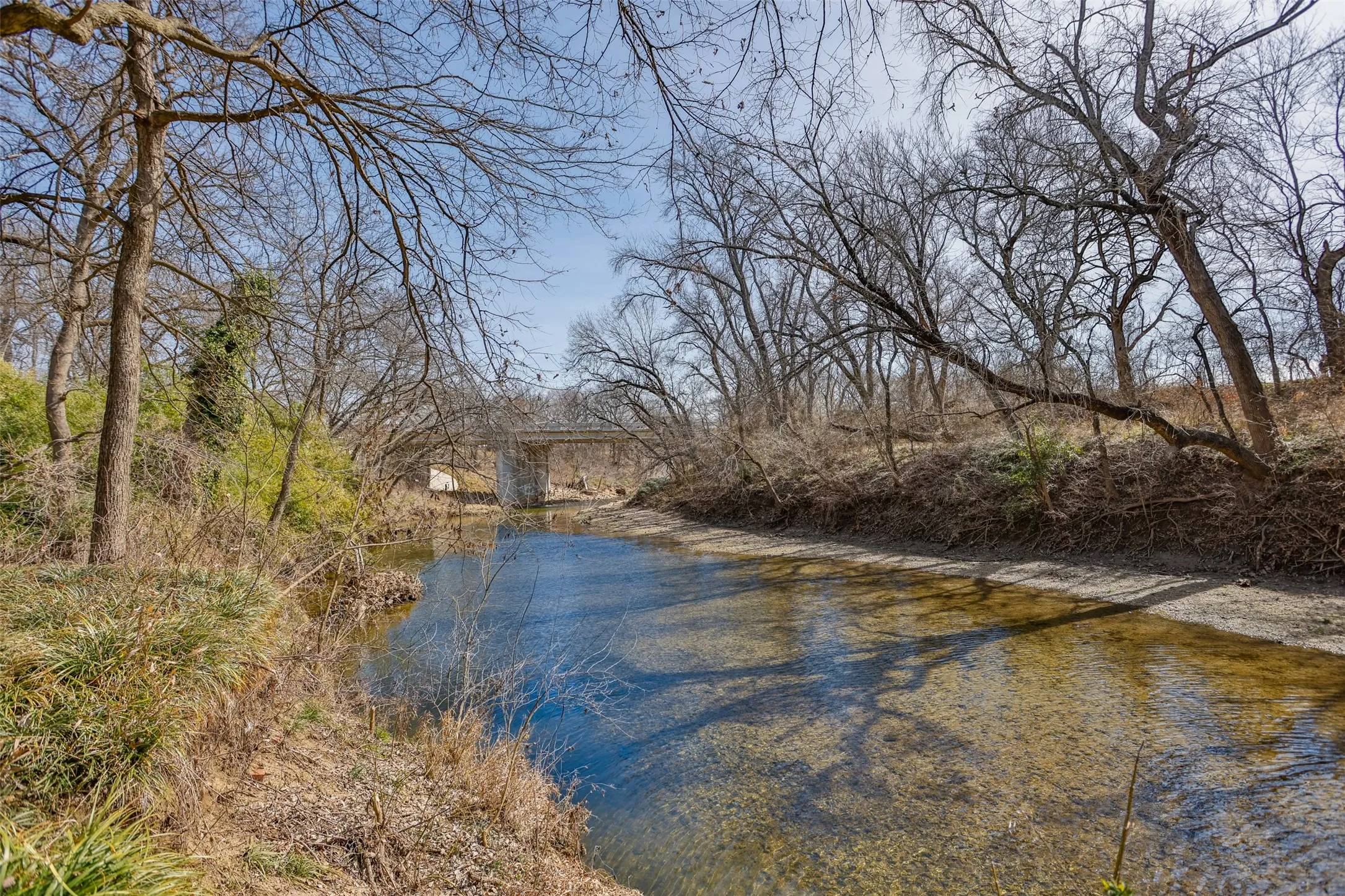 Single Family Residence For Sale in Cooke County , 231 Hickory Street, Lindsay, Texas 76250, 3 Bedroom, 3 Bathroom, 2 Garage spaces, 2,549 Sqft, built in 1980, Preowned, Price $575,000, mls#21189593, Real Estate Agent in Lindsay, Homes For Sale in Cooke county, Homes For Sale in Lindsay, Realtor in Lindsay Texas, Real Estate Brokerage Independent Realty Texas, Luminita Cordes Realtor