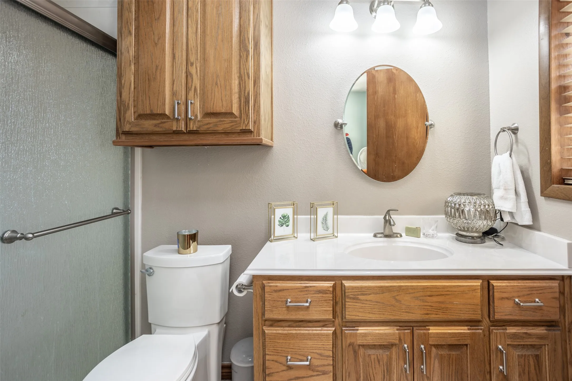 Single Family Residence For Sale in Cooke County , 231 Hickory Street, Lindsay, Texas 76250, 3 Bedroom, 3 Bathroom, 2 Garage spaces, 2,549 Sqft, built in 1980, Preowned, Price $575,000, mls#21189593, Real Estate Agent in Lindsay, Homes For Sale in Cooke county, Homes For Sale in Lindsay, Realtor in Lindsay Texas, Real Estate Brokerage Independent Realty Texas, Luminita Cordes Realtor