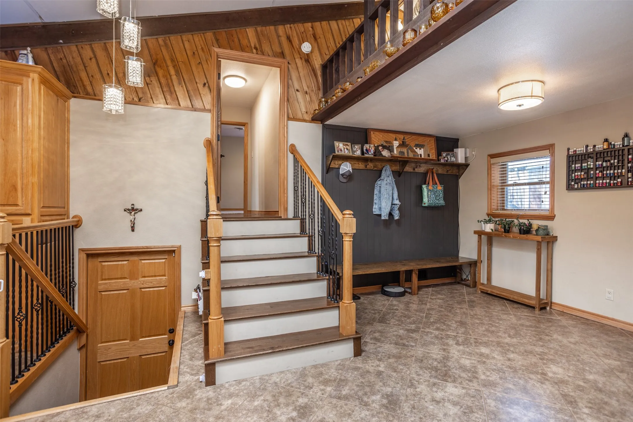 Single Family Residence For Sale in Cooke County , 231 Hickory Street, Lindsay, Texas 76250, 3 Bedroom, 3 Bathroom, 2 Garage spaces, 2,549 Sqft, built in 1980, Preowned, Price $575,000, mls#21189593, Real Estate Agent in Lindsay, Homes For Sale in Cooke county, Homes For Sale in Lindsay, Realtor in Lindsay Texas, Real Estate Brokerage Independent Realty Texas, Luminita Cordes Realtor