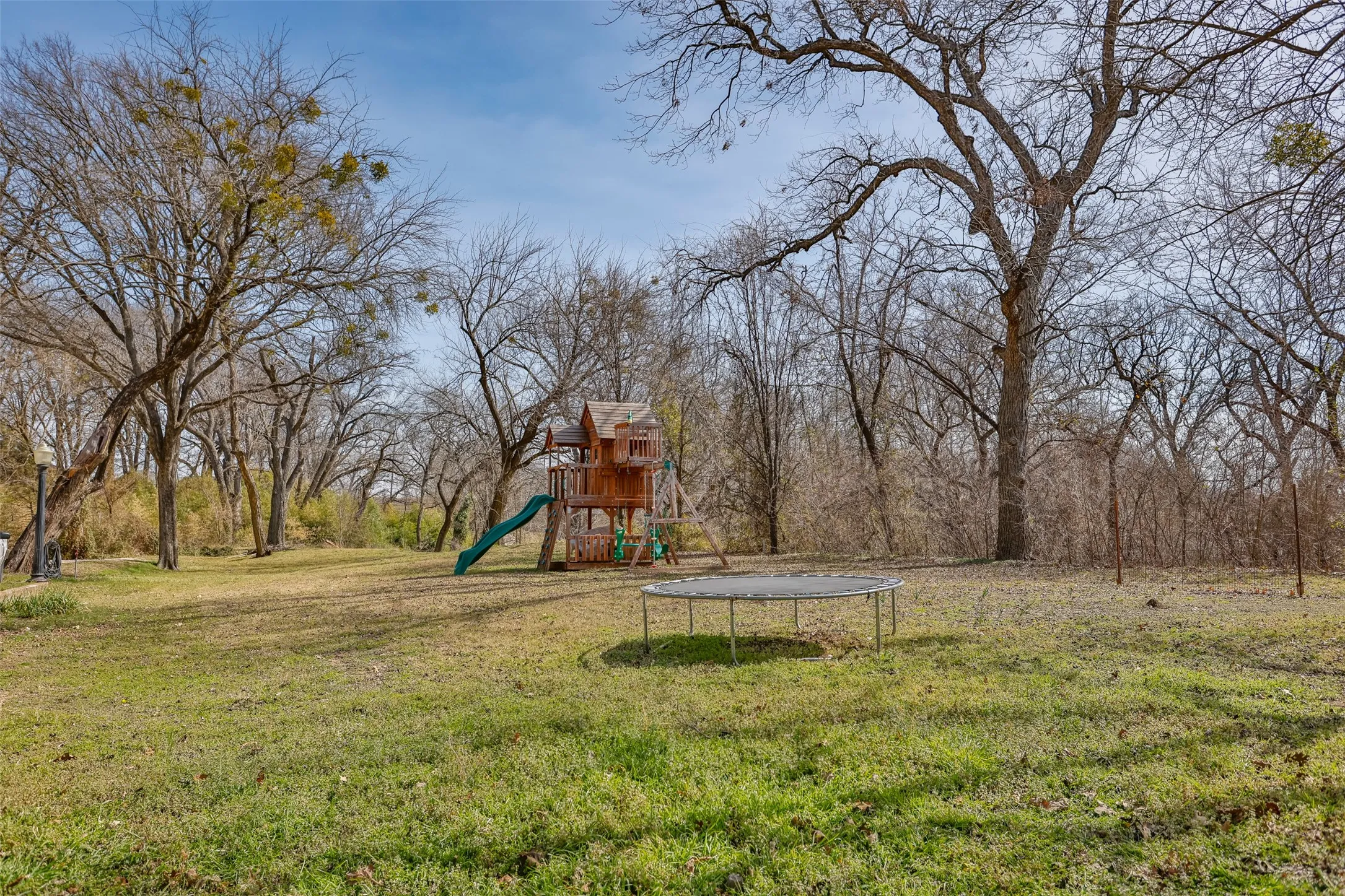 Single Family Residence For Sale in Cooke County , 231 Hickory Street, Lindsay, Texas 76250, 3 Bedroom, 3 Bathroom, 2 Garage spaces, 2,549 Sqft, built in 1980, Preowned, Price $575,000, mls#21189593, Real Estate Agent in Lindsay, Homes For Sale in Cooke county, Homes For Sale in Lindsay, Realtor in Lindsay Texas, Real Estate Brokerage Independent Realty Texas, Luminita Cordes Realtor