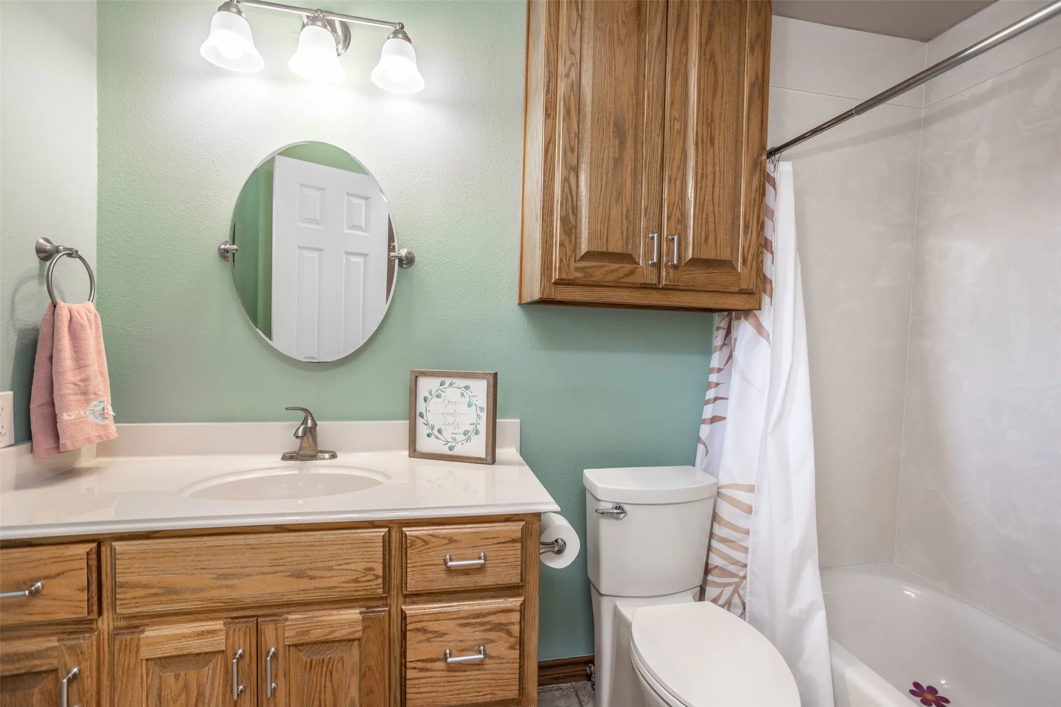 Single Family Residence For Sale in Cooke County , 231 Hickory Street, Lindsay, Texas 76250, 3 Bedroom, 3 Bathroom, 2 Garage spaces, 2,549 Sqft, built in 1980, Preowned, Price $575,000, mls#21189593, Real Estate Agent in Lindsay, Homes For Sale in Cooke county, Homes For Sale in Lindsay, Realtor in Lindsay Texas, Real Estate Brokerage Independent Realty Texas, Luminita Cordes Realtor