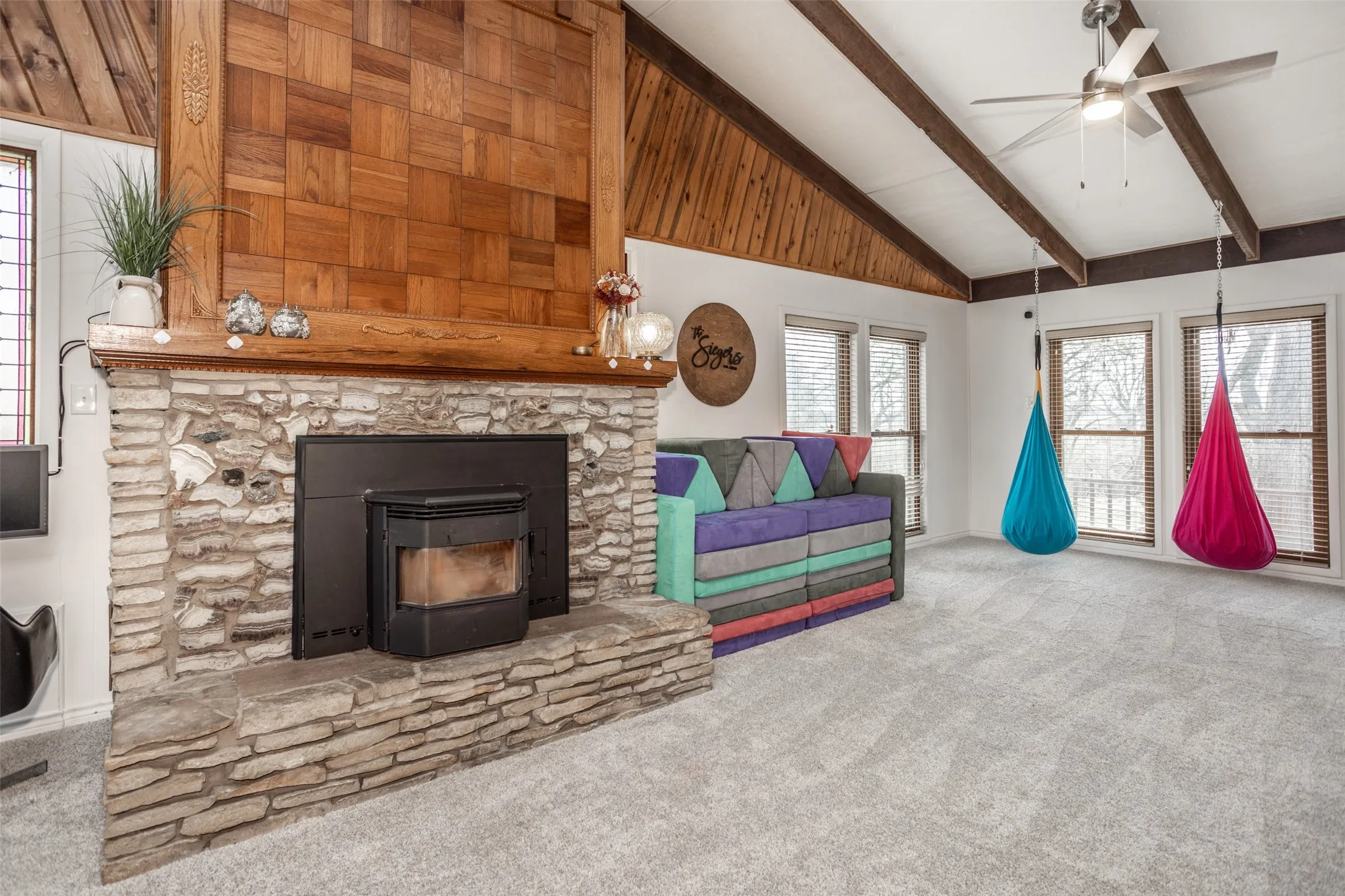 Single Family Residence For Sale in Cooke County , 231 Hickory Street, Lindsay, Texas 76250, 3 Bedroom, 3 Bathroom, 2 Garage spaces, 2,549 Sqft, built in 1980, Preowned, Price $575,000, mls#21189593, Real Estate Agent in Lindsay, Homes For Sale in Cooke county, Homes For Sale in Lindsay, Realtor in Lindsay Texas, Real Estate Brokerage Independent Realty Texas, Luminita Cordes Realtor