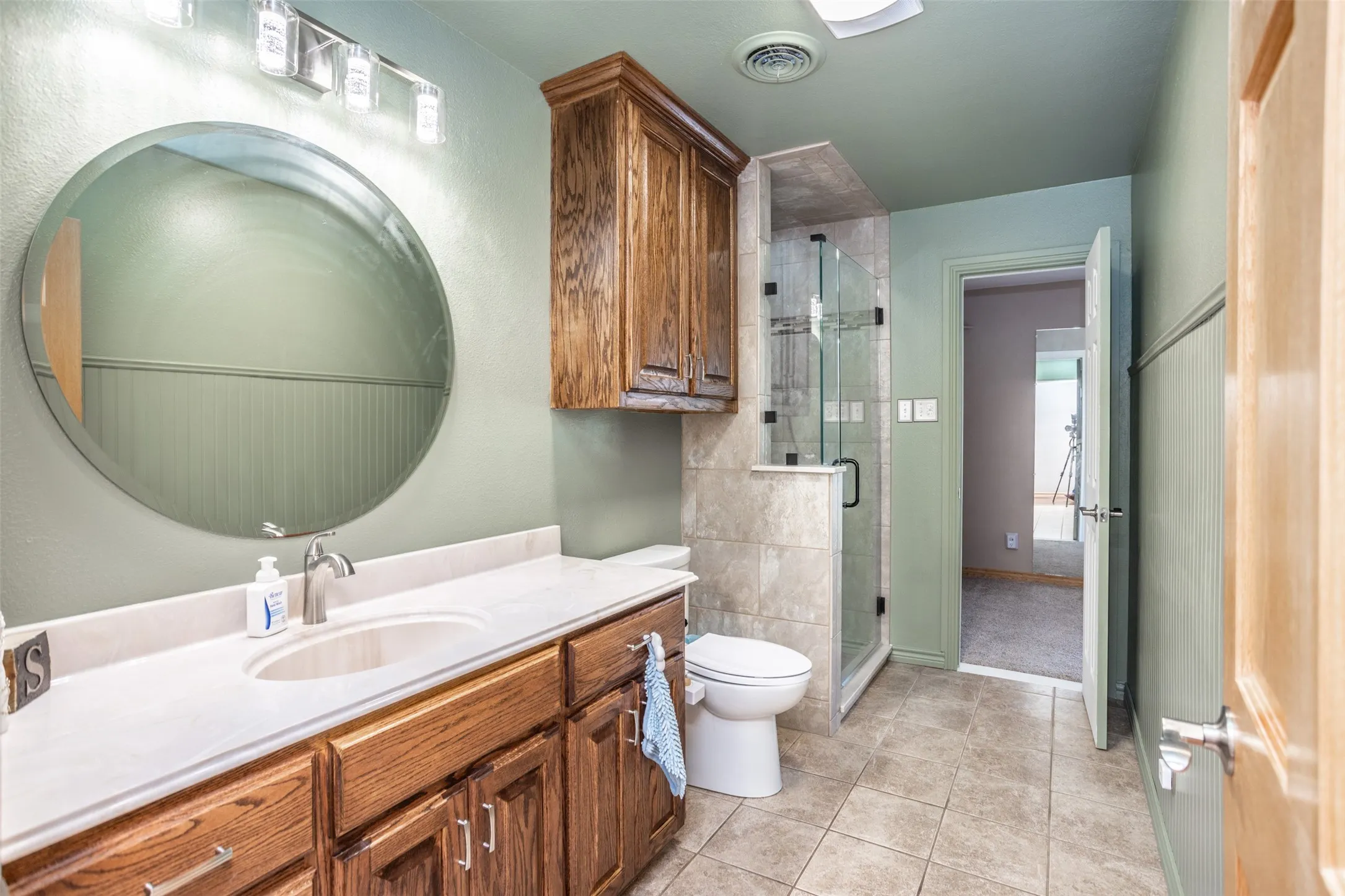Single Family Residence For Sale in Cooke County , 231 Hickory Street, Lindsay, Texas 76250, 3 Bedroom, 3 Bathroom, 2 Garage spaces, 2,549 Sqft, built in 1980, Preowned, Price $575,000, mls#21189593, Real Estate Agent in Lindsay, Homes For Sale in Cooke county, Homes For Sale in Lindsay, Realtor in Lindsay Texas, Real Estate Brokerage Independent Realty Texas, Luminita Cordes Realtor