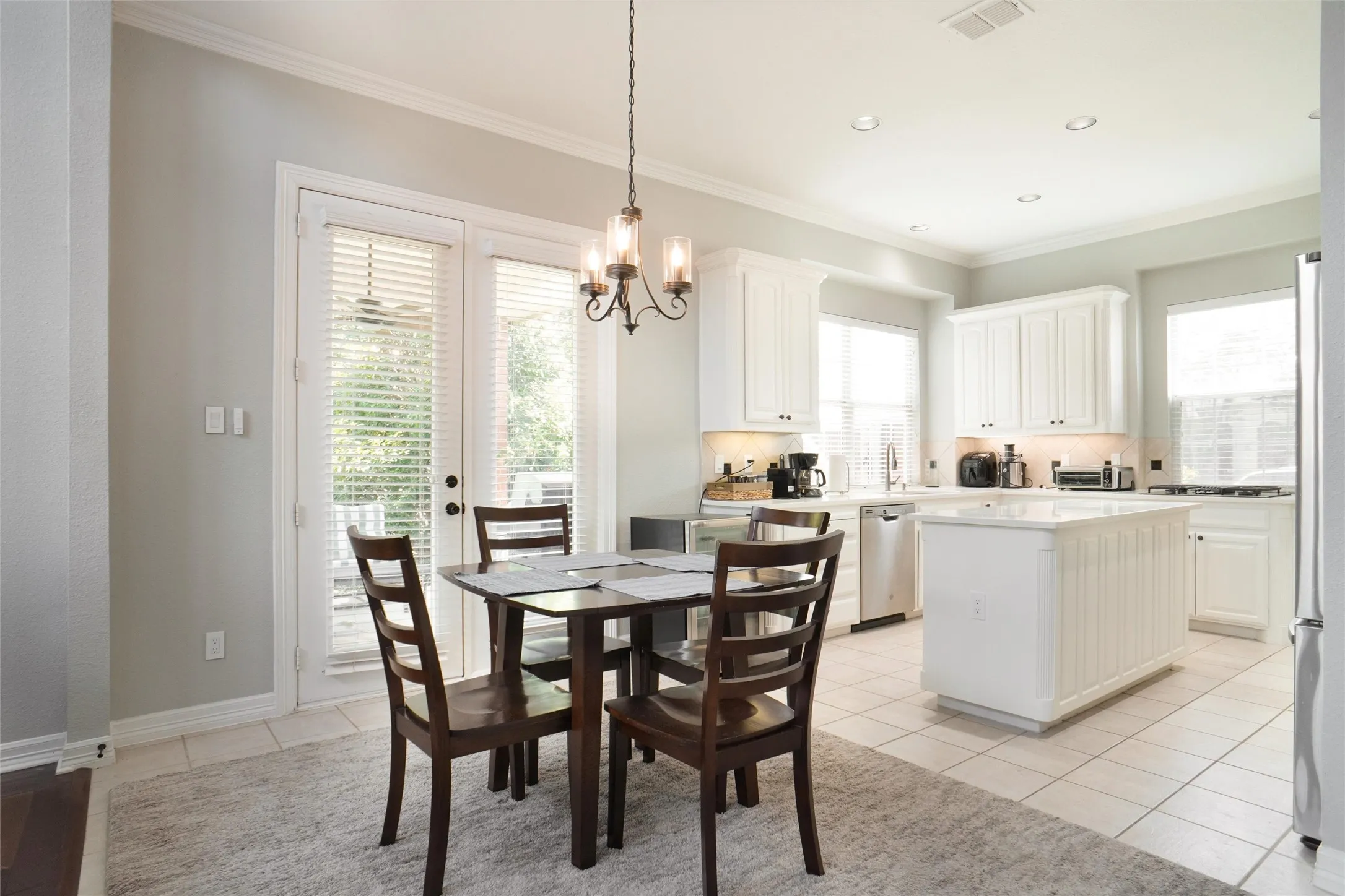 Single Family Residence For Sale in Dallas County , 984 E Bethel School Road, Coppell, Texas 75019, 5 Bedroom, 4 Bathroom, 3 Garage spaces, 3,610 Sqft, built in 1998, Preowned, mls#21185983, Real Estate Agent in Coppell, Homes For Sale in Dallas county, Homes For Sale in Coppell, Realtor in Coppell Texas, Real Estate Brokerage Independent Realty Texas, Luminita Cordes Realtor