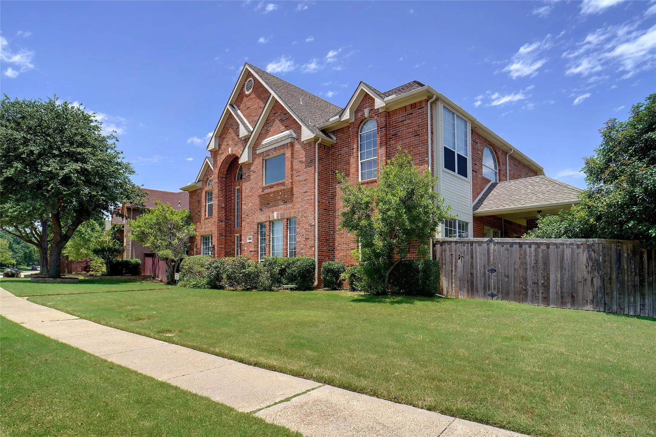 Single Family Residence For Sale in Dallas County , 984 E Bethel School Road, Coppell, Texas 75019, 5 Bedroom, 4 Bathroom, 3 Garage spaces, 3,610 Sqft, built in 1998, Preowned, mls#21185983, Real Estate Agent in Coppell, Homes For Sale in Dallas county, Homes For Sale in Coppell, Realtor in Coppell Texas, Real Estate Brokerage Independent Realty Texas, Luminita Cordes Realtor