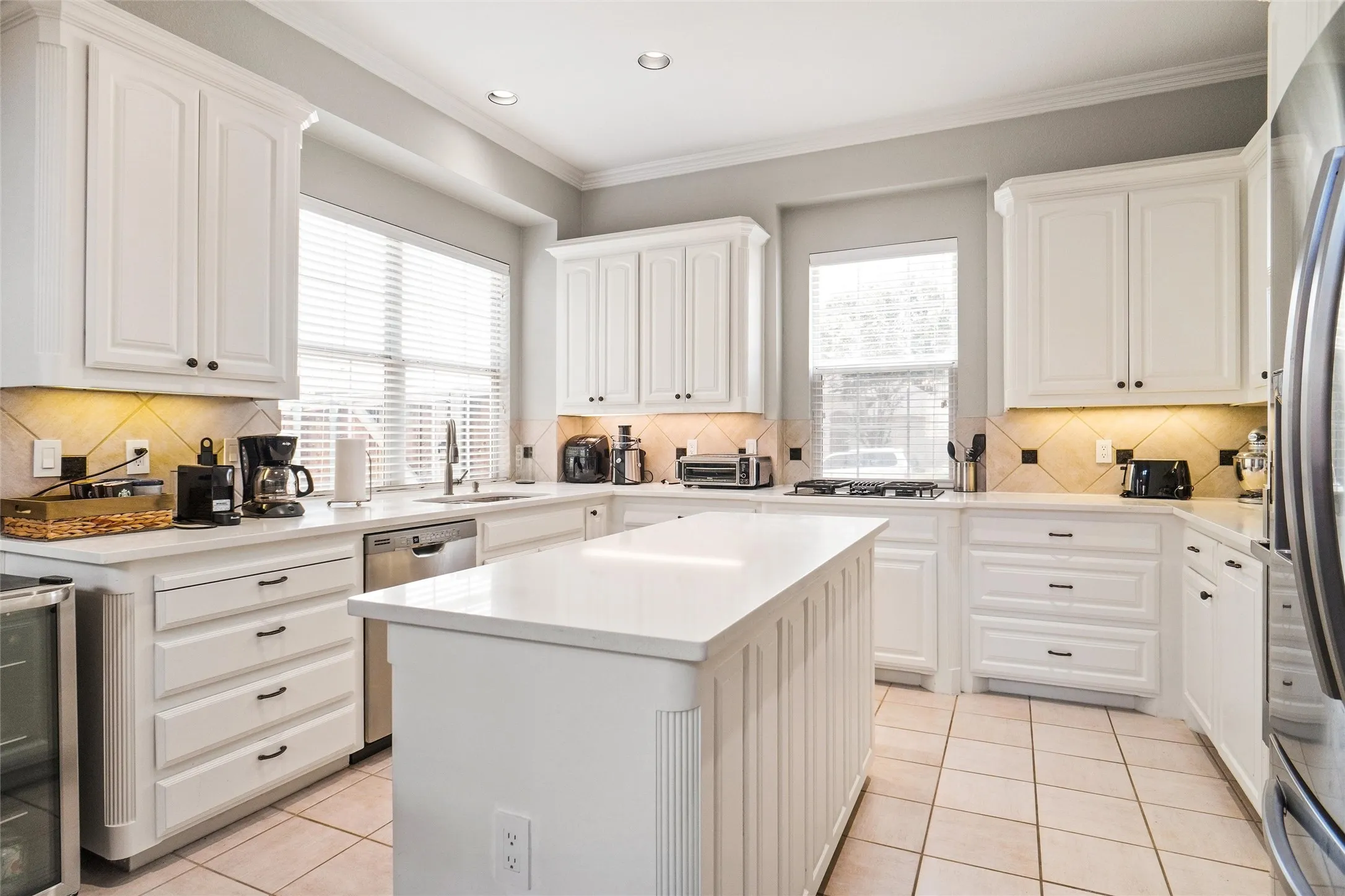 Single Family Residence For Sale in Dallas County , 984 E Bethel School Road, Coppell, Texas 75019, 5 Bedroom, 4 Bathroom, 3 Garage spaces, 3,610 Sqft, built in 1998, Preowned, mls#21185983, Real Estate Agent in Coppell, Homes For Sale in Dallas county, Homes For Sale in Coppell, Realtor in Coppell Texas, Real Estate Brokerage Independent Realty Texas, Luminita Cordes Realtor