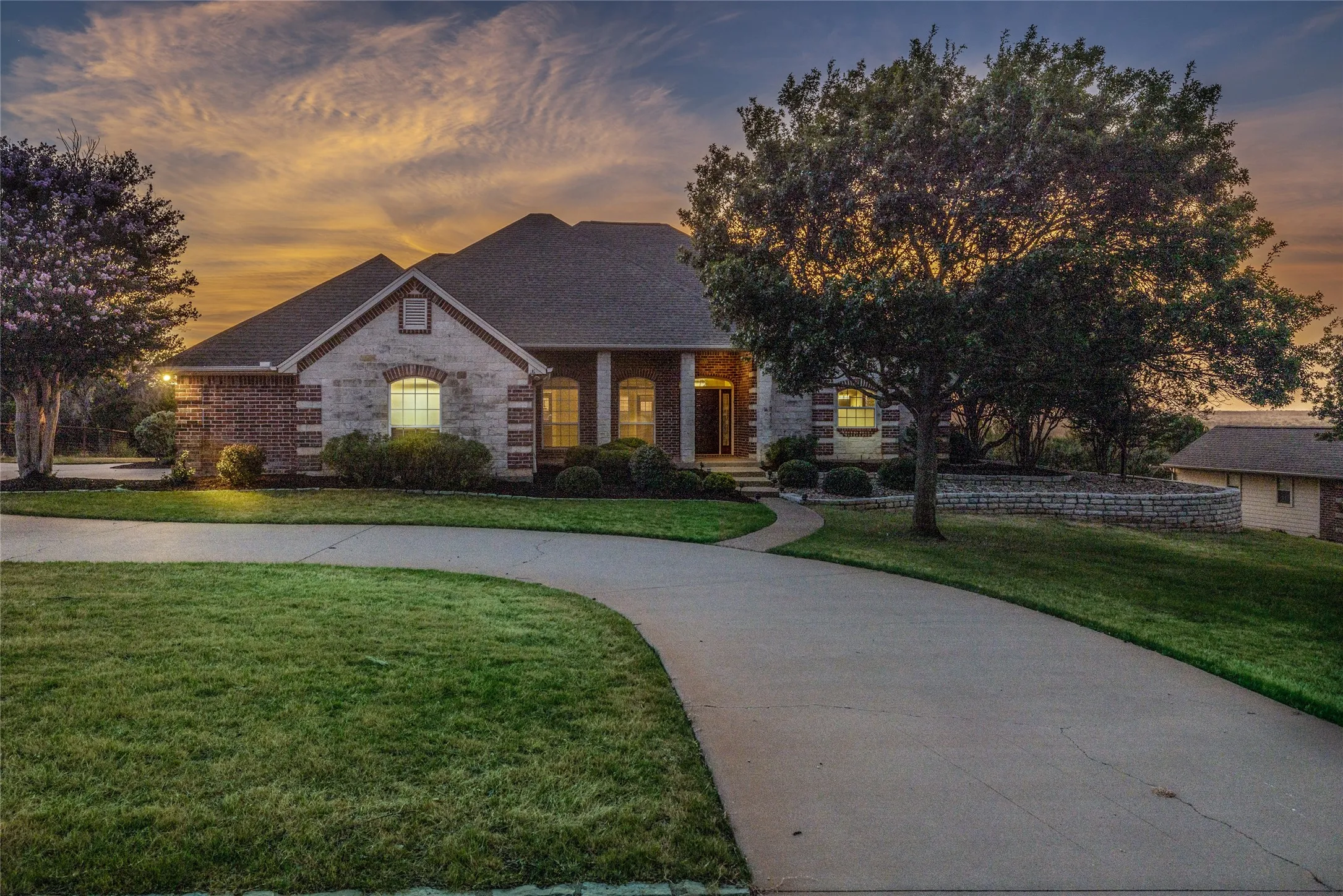 Single Family Residence For Sale in Parker County , 270 Stone Mountain Road, Cresson, Texas 76035, 4 Bedroom, 3 Bathroom, 2 Garage spaces, 2,710 Sqft, built in 1999, mls#21190603, Real Estate Agent in Cresson, Homes For Sale in Parker county, Homes For Sale in Cresson, Realtor in Cresson Texas, Real Estate Brokerage Independent Realty Texas, Luminita Cordes Realtor