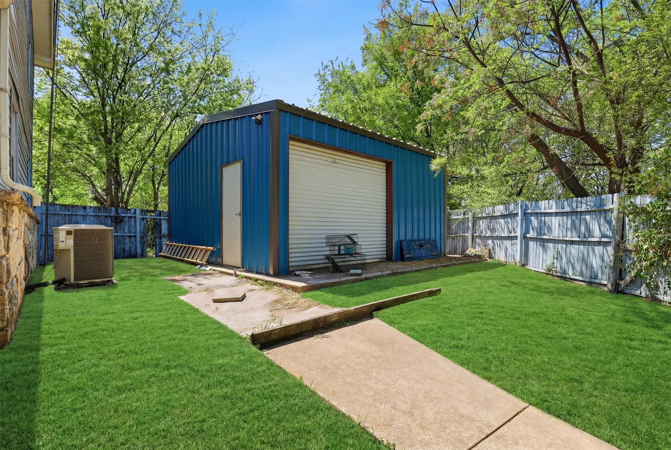 400sf insulated Shop with electricity and roll up door