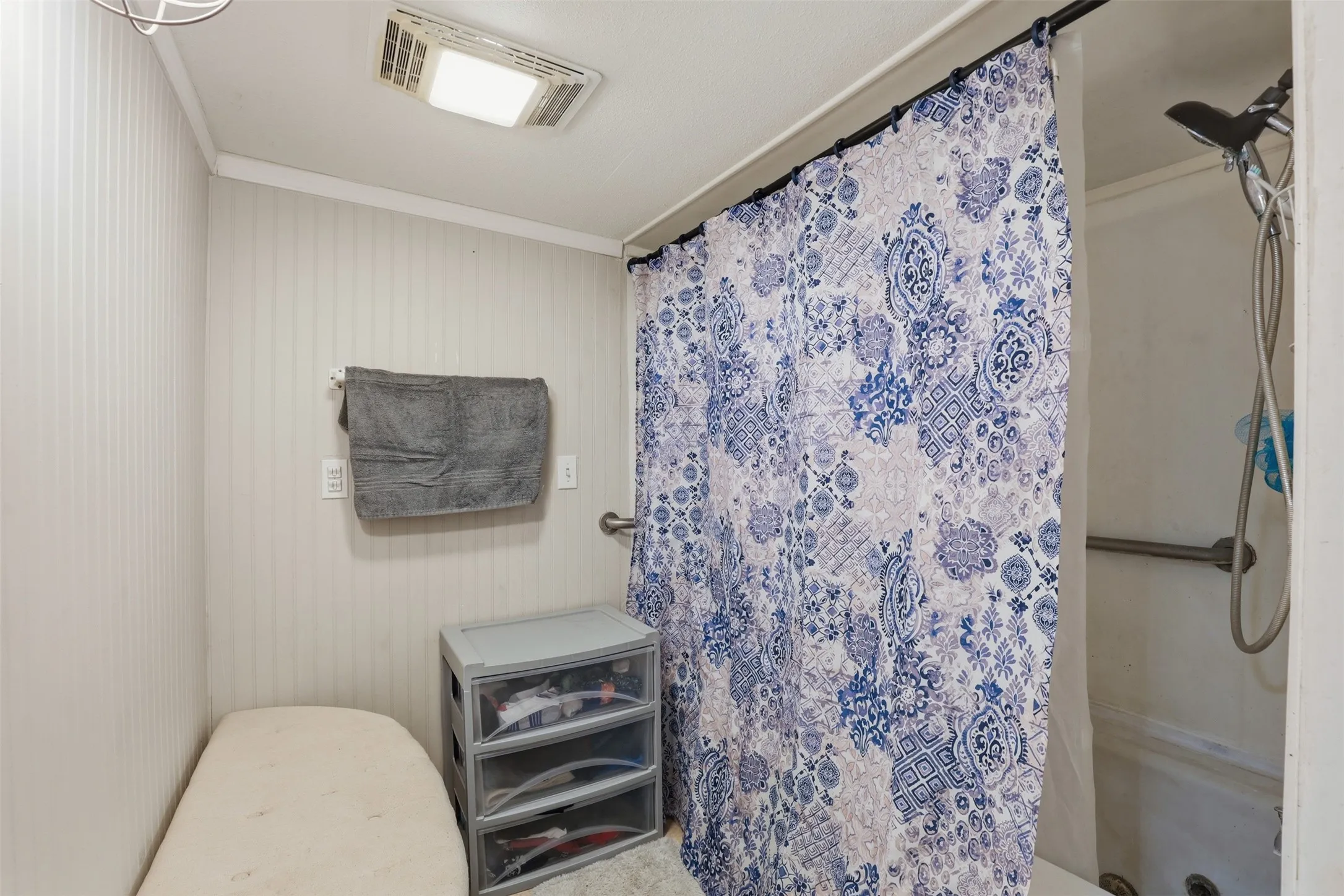 Single Family Residence For Sale in Hood County , 500 W Rucker Street, Granbury, Texas 76048, 5 Bedroom, 3 Bathroom, Garage spaces, 2,040 Sqft, built in 1976, mls#21177984, Real Estate Agent in Granbury, Homes For Sale in Hood county, Homes For Sale in Granbury, Realtor in Granbury Texas, Real Estate Brokerage Independent Realty Texas, Luminita Cordes Realtor