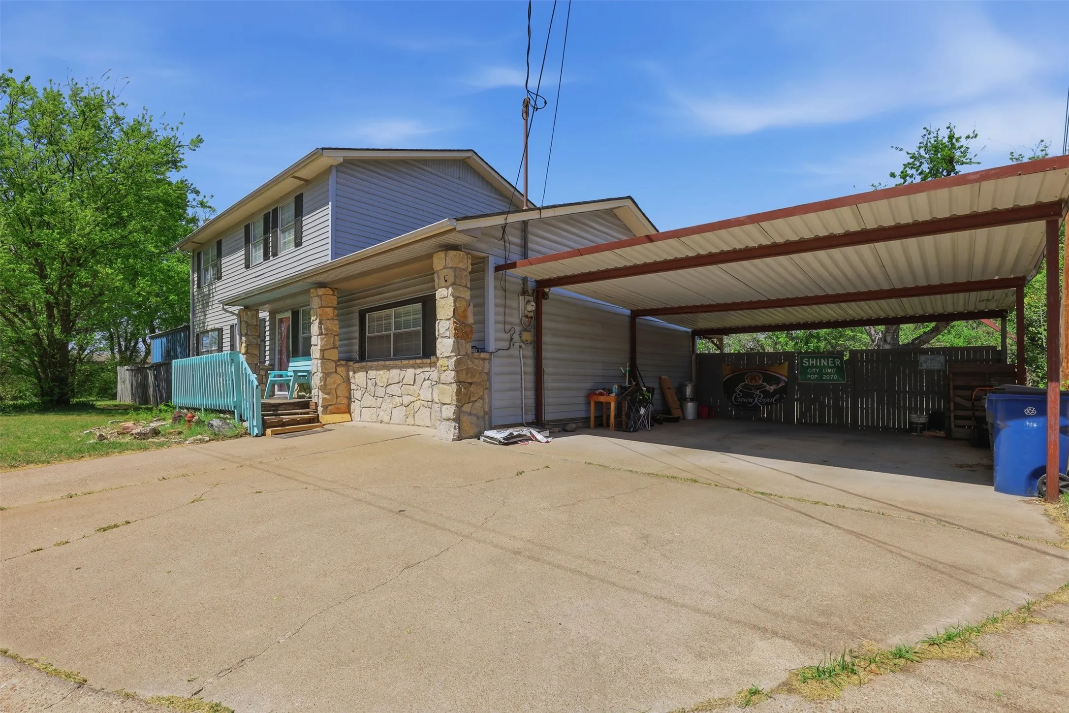 Single Family Residence For Sale in Hood County , 500 W Rucker Street, Granbury, Texas 76048, 5 Bedroom, 3 Bathroom, Garage spaces, 2,040 Sqft, built in 1976, mls#21177984, Real Estate Agent in Granbury, Homes For Sale in Hood county, Homes For Sale in Granbury, Realtor in Granbury Texas, Real Estate Brokerage Independent Realty Texas, Luminita Cordes Realtor