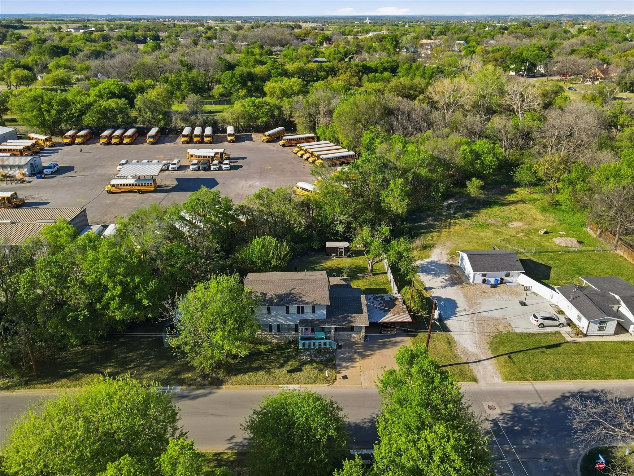 Single Family Residence For Sale in Hood County , 500 W Rucker Street, Granbury, Texas 76048, 5 Bedroom, 3 Bathroom, Garage spaces, 2,040 Sqft, built in 1976, mls#21177984, Real Estate Agent in Granbury, Homes For Sale in Hood county, Homes For Sale in Granbury, Realtor in Granbury Texas, Real Estate Brokerage Independent Realty Texas, Luminita Cordes Realtor