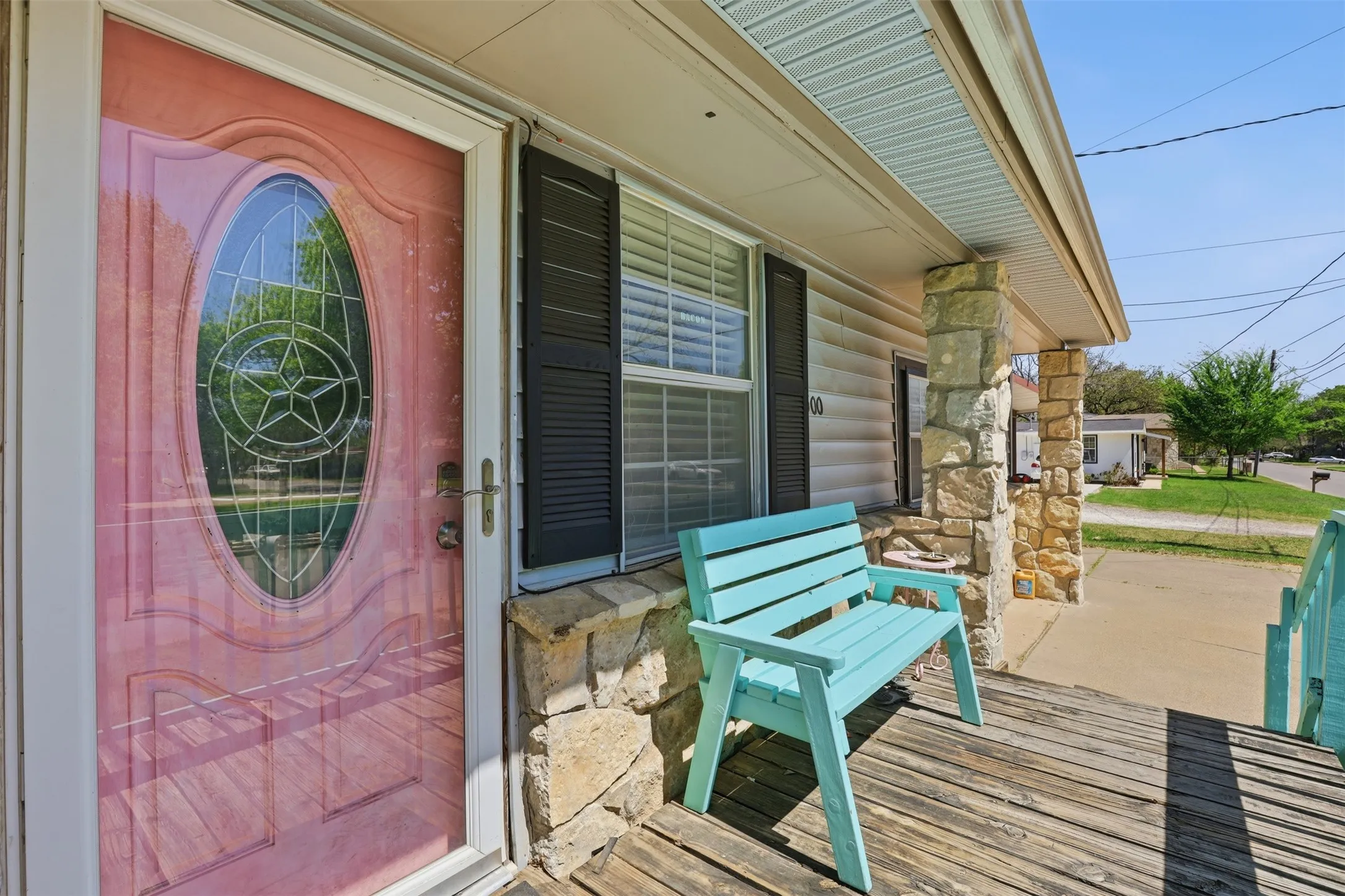 Single Family Residence For Sale in Hood County , 500 W Rucker Street, Granbury, Texas 76048, 5 Bedroom, 3 Bathroom, Garage spaces, 2,040 Sqft, built in 1976, mls#21177984, Real Estate Agent in Granbury, Homes For Sale in Hood county, Homes For Sale in Granbury, Realtor in Granbury Texas, Real Estate Brokerage Independent Realty Texas, Luminita Cordes Realtor