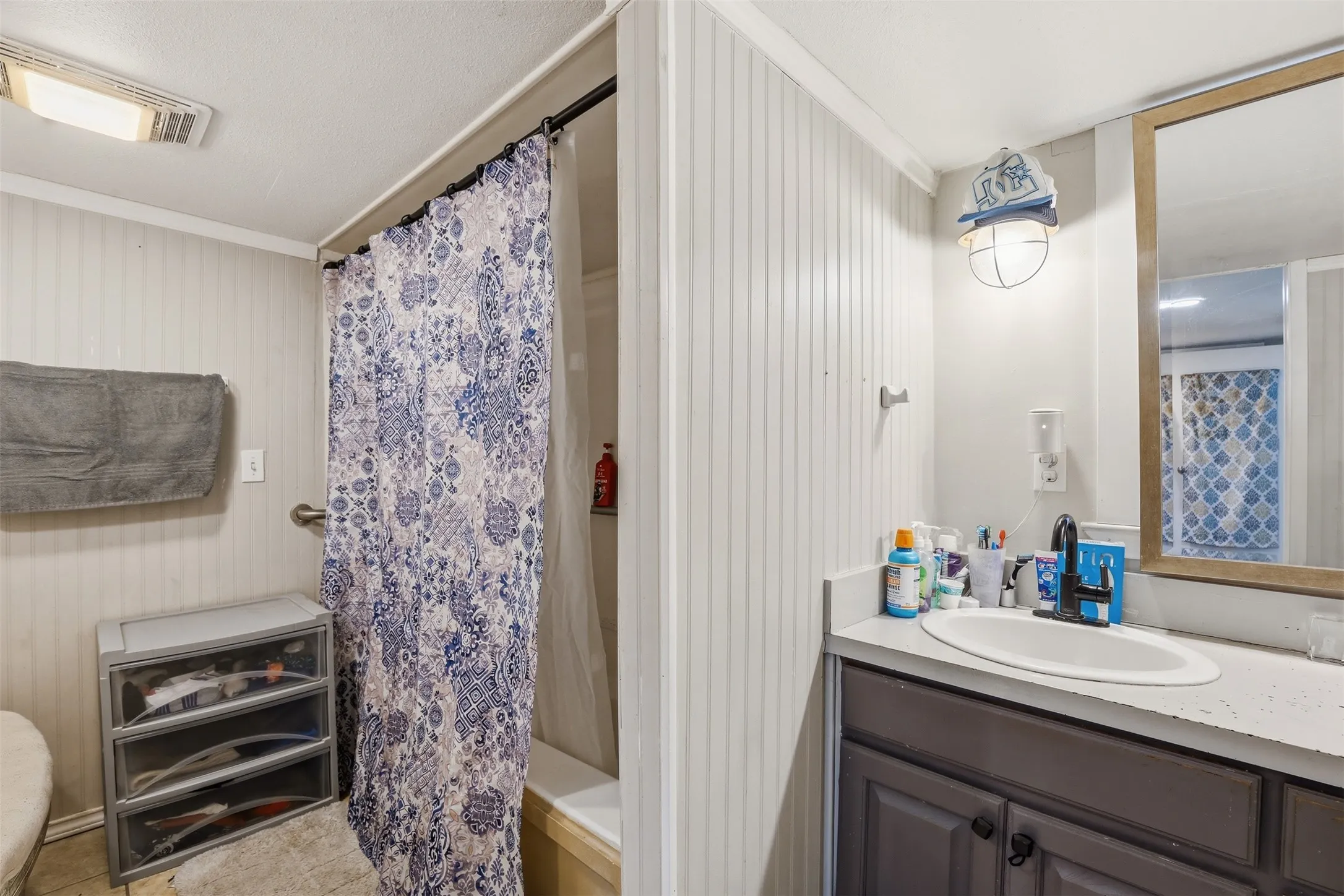 Single Family Residence For Sale in Hood County , 500 W Rucker Street, Granbury, Texas 76048, 5 Bedroom, 3 Bathroom, Garage spaces, 2,040 Sqft, built in 1976, mls#21177984, Real Estate Agent in Granbury, Homes For Sale in Hood county, Homes For Sale in Granbury, Realtor in Granbury Texas, Real Estate Brokerage Independent Realty Texas, Luminita Cordes Realtor