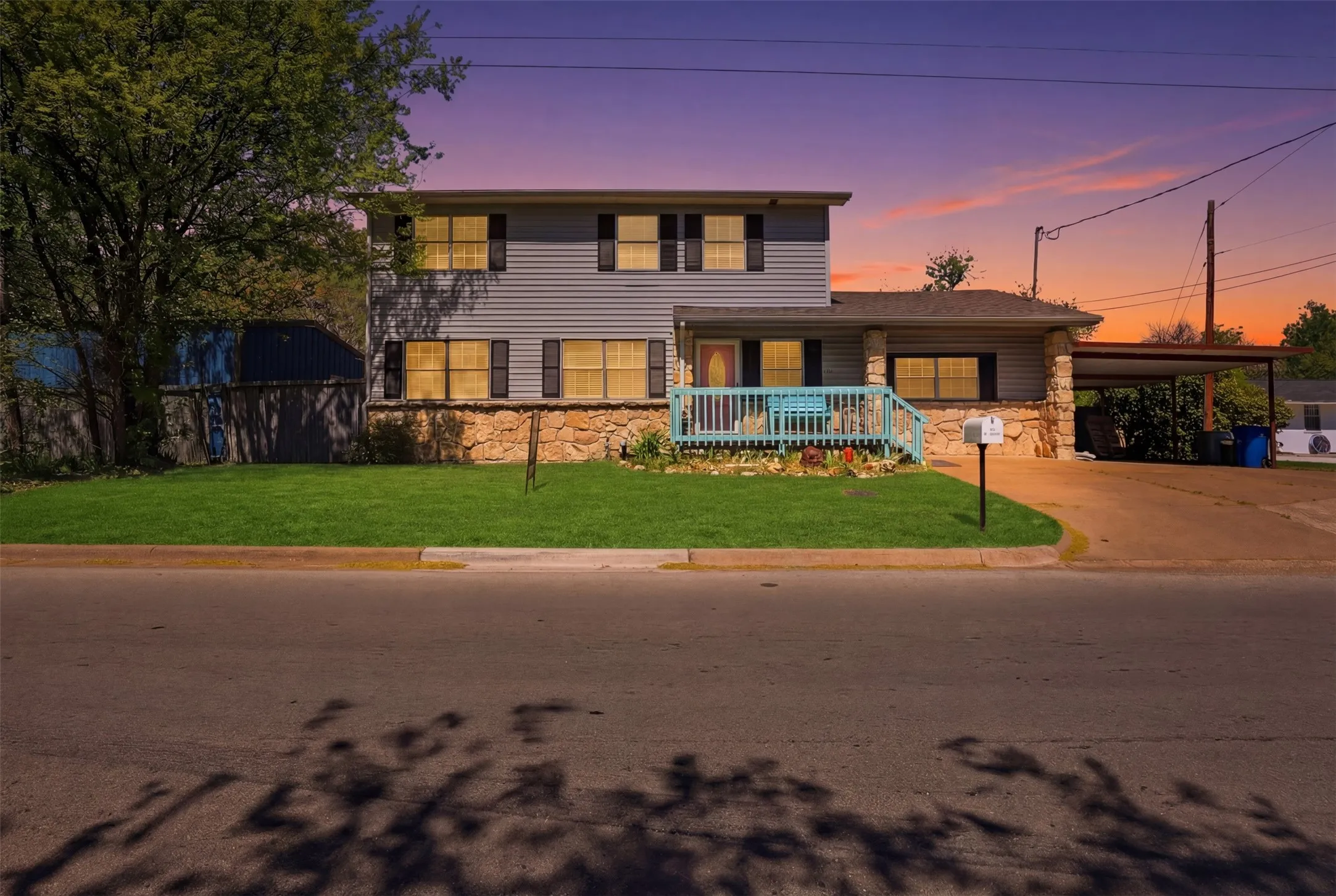 Single Family Residence For Sale in Hood County , 500 W Rucker Street, Granbury, Texas 76048, 5 Bedroom, 3 Bathroom, Garage spaces, 2,040 Sqft, built in 1976, mls#21177984, Real Estate Agent in Granbury, Homes For Sale in Hood county, Homes For Sale in Granbury, Realtor in Granbury Texas, Real Estate Brokerage Independent Realty Texas, Luminita Cordes Realtor