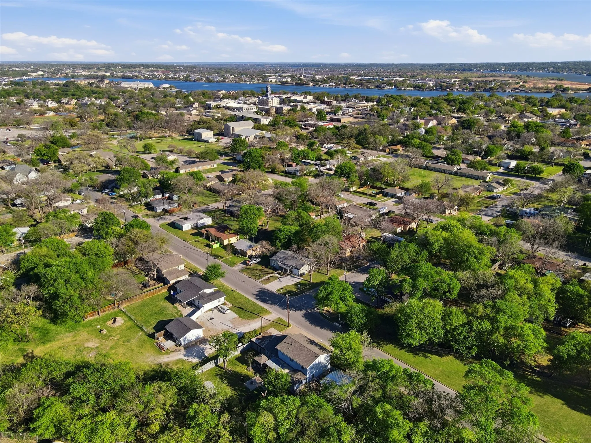 Single Family Residence For Sale in Hood County , 500 W Rucker Street, Granbury, Texas 76048, 5 Bedroom, 3 Bathroom, Garage spaces, 2,040 Sqft, built in 1976, mls#21177984, Real Estate Agent in Granbury, Homes For Sale in Hood county, Homes For Sale in Granbury, Realtor in Granbury Texas, Real Estate Brokerage Independent Realty Texas, Luminita Cordes Realtor