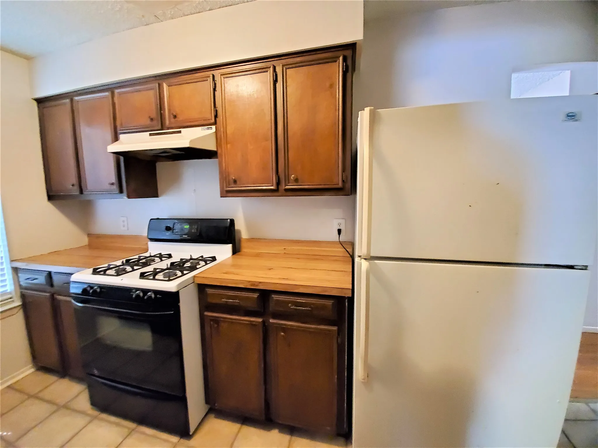 Duplex For Rent in Denton County , 1002 Mulkey Lane, Denton, Texas 76209, 3 Bedroom, 1 Bathroom, Garage spaces, 1,108 Sqft, built in 1993, Preowned, mls#21190701, Real Estate Agent in Denton, Homes For Rent in Denton county, Homes For Rent in Denton, Realtor in Denton Texas, Real Estate Brokerage Independent Realty Texas, Luminita Cordes Realtor