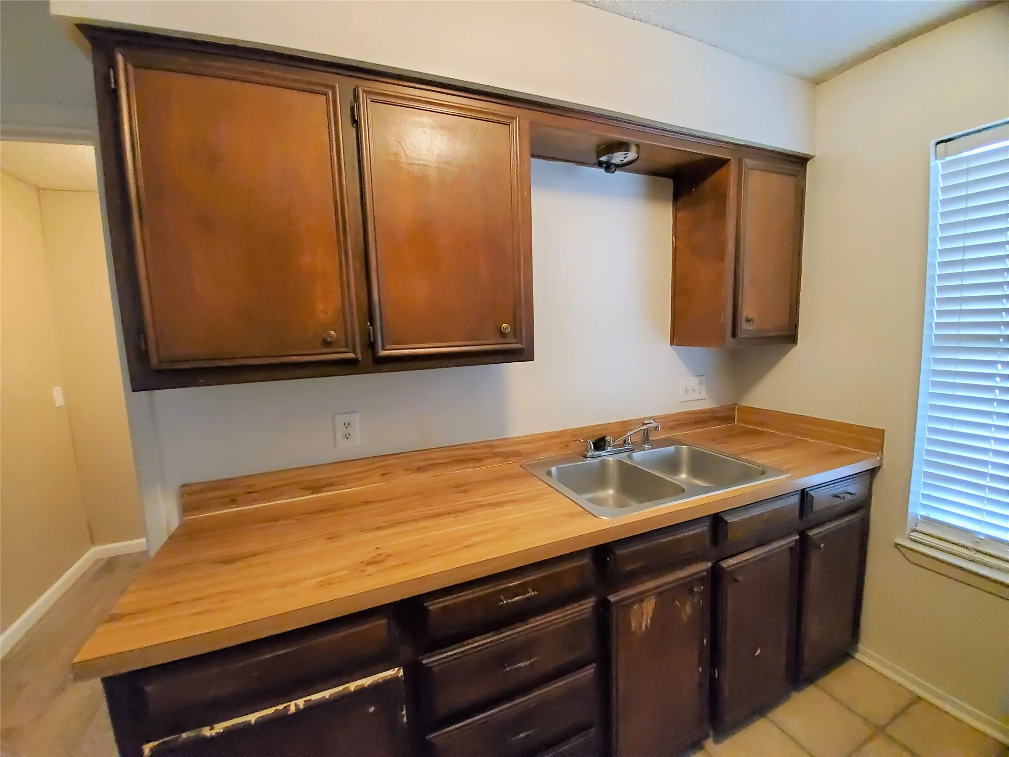 Duplex For Rent in Denton County , 1002 Mulkey Lane, Denton, Texas 76209, 3 Bedroom, 1 Bathroom, Garage spaces, 1,108 Sqft, built in 1993, Preowned, mls#21190701, Real Estate Agent in Denton, Homes For Rent in Denton county, Homes For Rent in Denton, Realtor in Denton Texas, Real Estate Brokerage Independent Realty Texas, Luminita Cordes Realtor