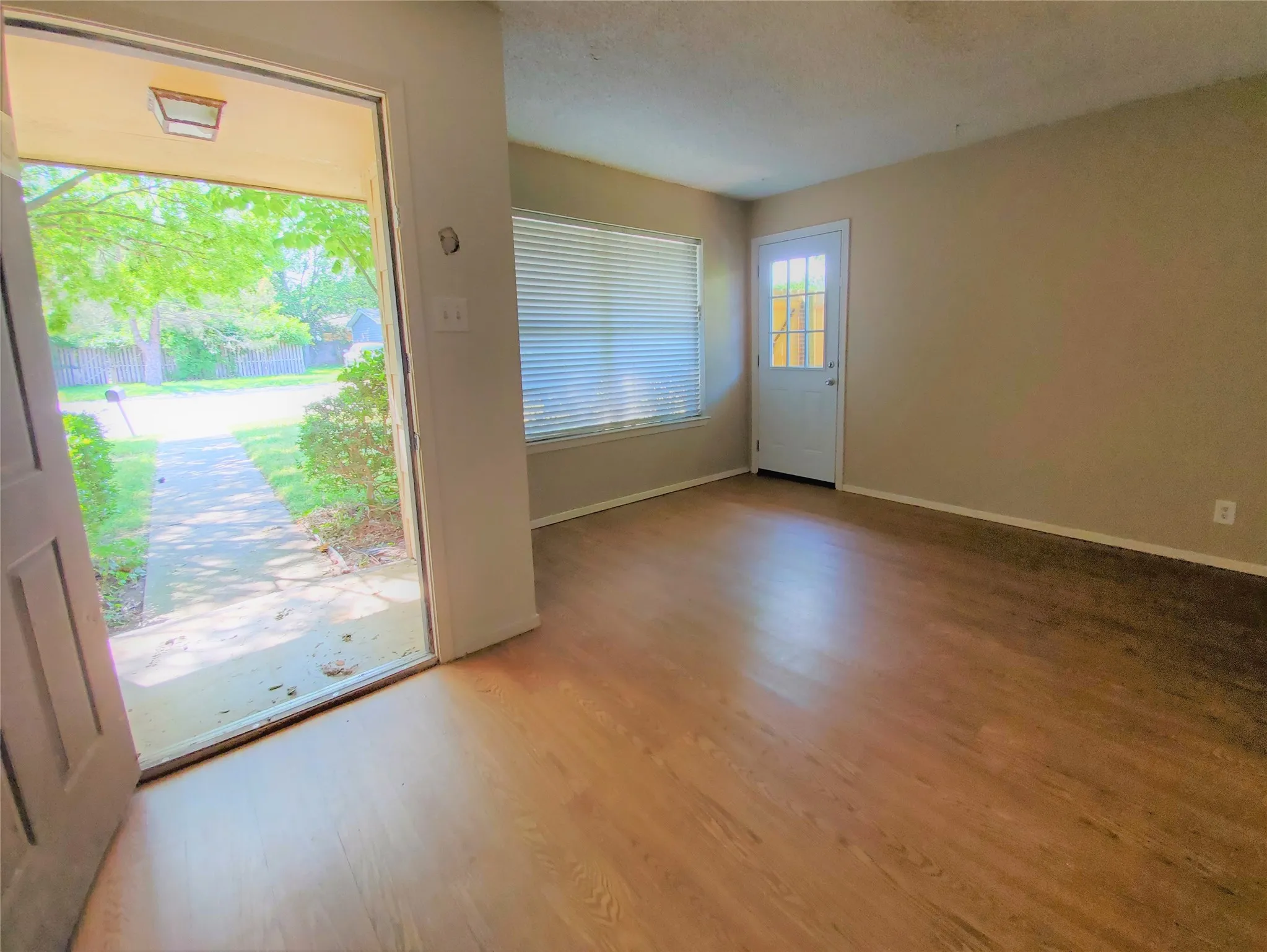 Duplex For Rent in Denton County , 1002 Mulkey Lane, Denton, Texas 76209, 3 Bedroom, 1 Bathroom, Garage spaces, 1,108 Sqft, built in 1993, Preowned, mls#21190701, Real Estate Agent in Denton, Homes For Rent in Denton county, Homes For Rent in Denton, Realtor in Denton Texas, Real Estate Brokerage Independent Realty Texas, Luminita Cordes Realtor
