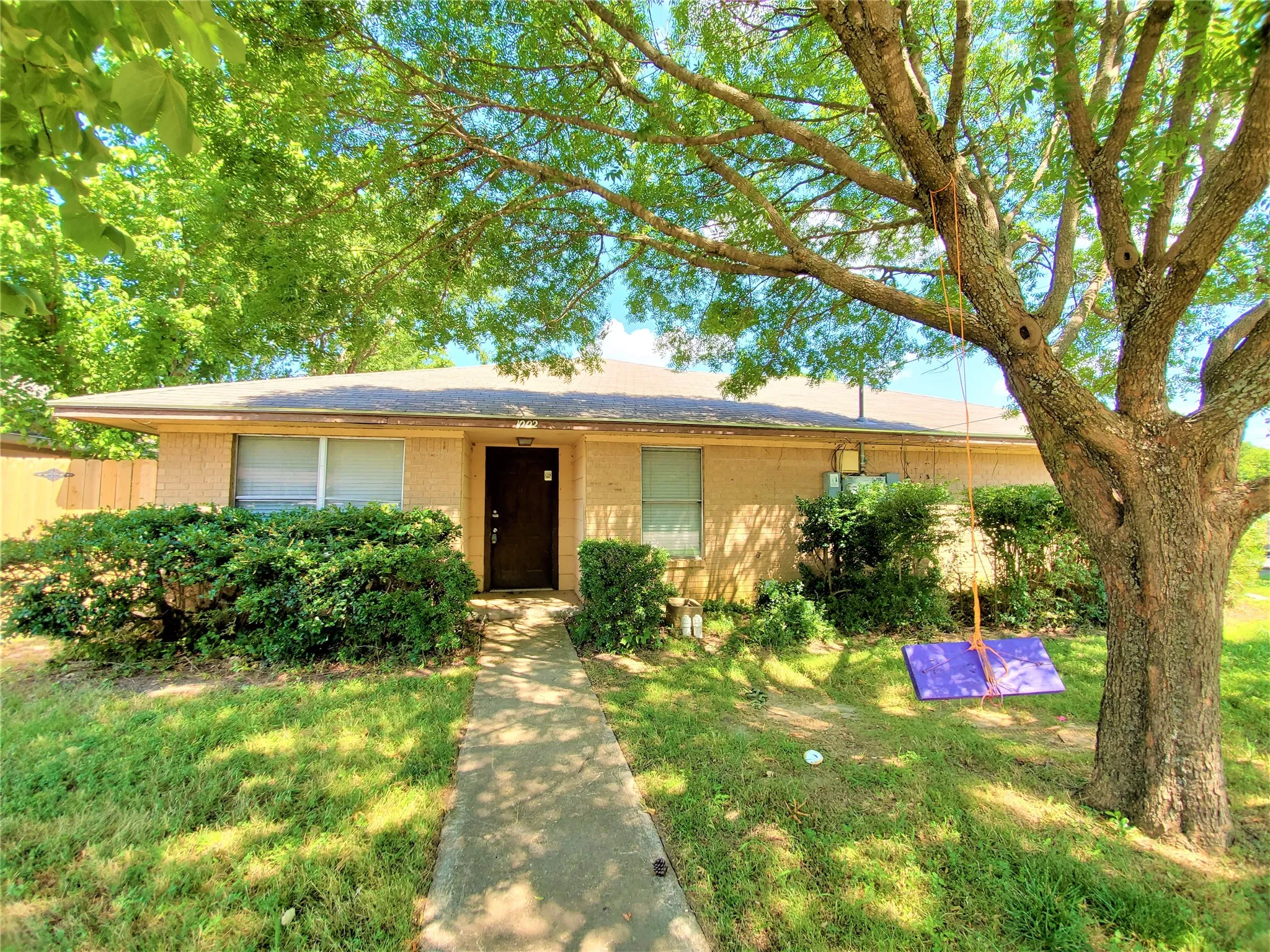 Duplex For Rent in Denton County , 1002 Mulkey Lane, Denton, Texas 76209, 3 Bedroom, 1 Bathroom, Garage spaces, 1,108 Sqft, built in 1993, Preowned, mls#21190701, Real Estate Agent in Denton, Homes For Rent in Denton county, Homes For Rent in Denton, Realtor in Denton Texas, Real Estate Brokerage Independent Realty Texas, Luminita Cordes Realtor