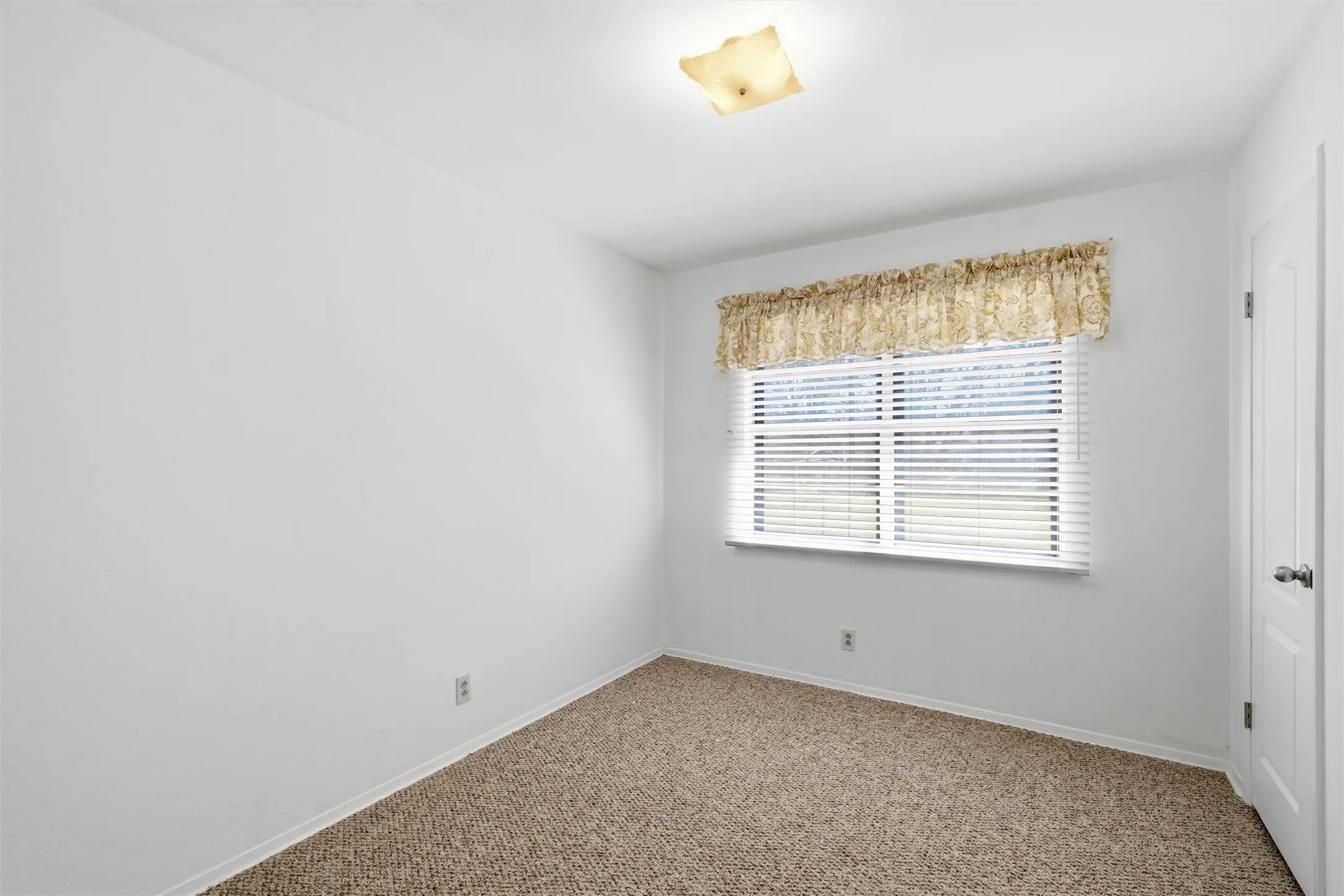 Single Family Residence For Sale in Mc Lennan County , 905 Carver Street, Waco, Texas 76704, 3 Bedroom, 1 Bathroom, Garage spaces, 976 Sqft, built in 1968, mls#21179977, Real Estate Agent in Waco, Homes For Sale in Mc Lennan county, Homes For Sale in Waco, Realtor in Waco Texas, Real Estate Brokerage Independent Realty Texas, Luminita Cordes Realtor