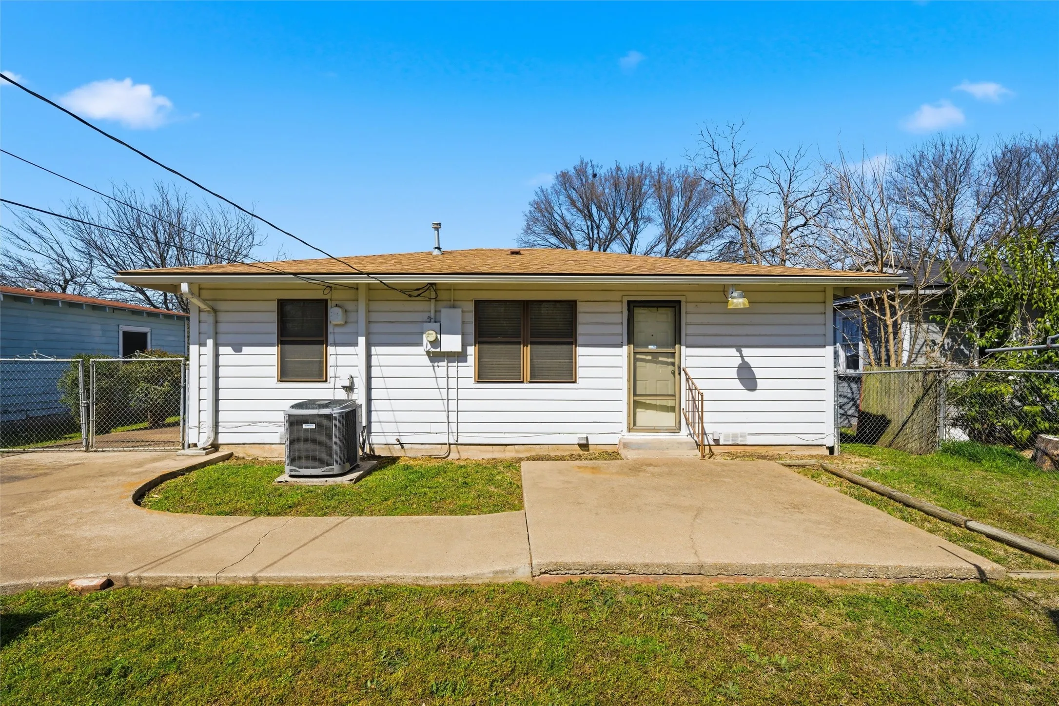 Single Family Residence For Sale in Mc Lennan County , 905 Carver Street, Waco, Texas 76704, 3 Bedroom, 1 Bathroom, Garage spaces, 976 Sqft, built in 1968, mls#21179977, Real Estate Agent in Waco, Homes For Sale in Mc Lennan county, Homes For Sale in Waco, Realtor in Waco Texas, Real Estate Brokerage Independent Realty Texas, Luminita Cordes Realtor