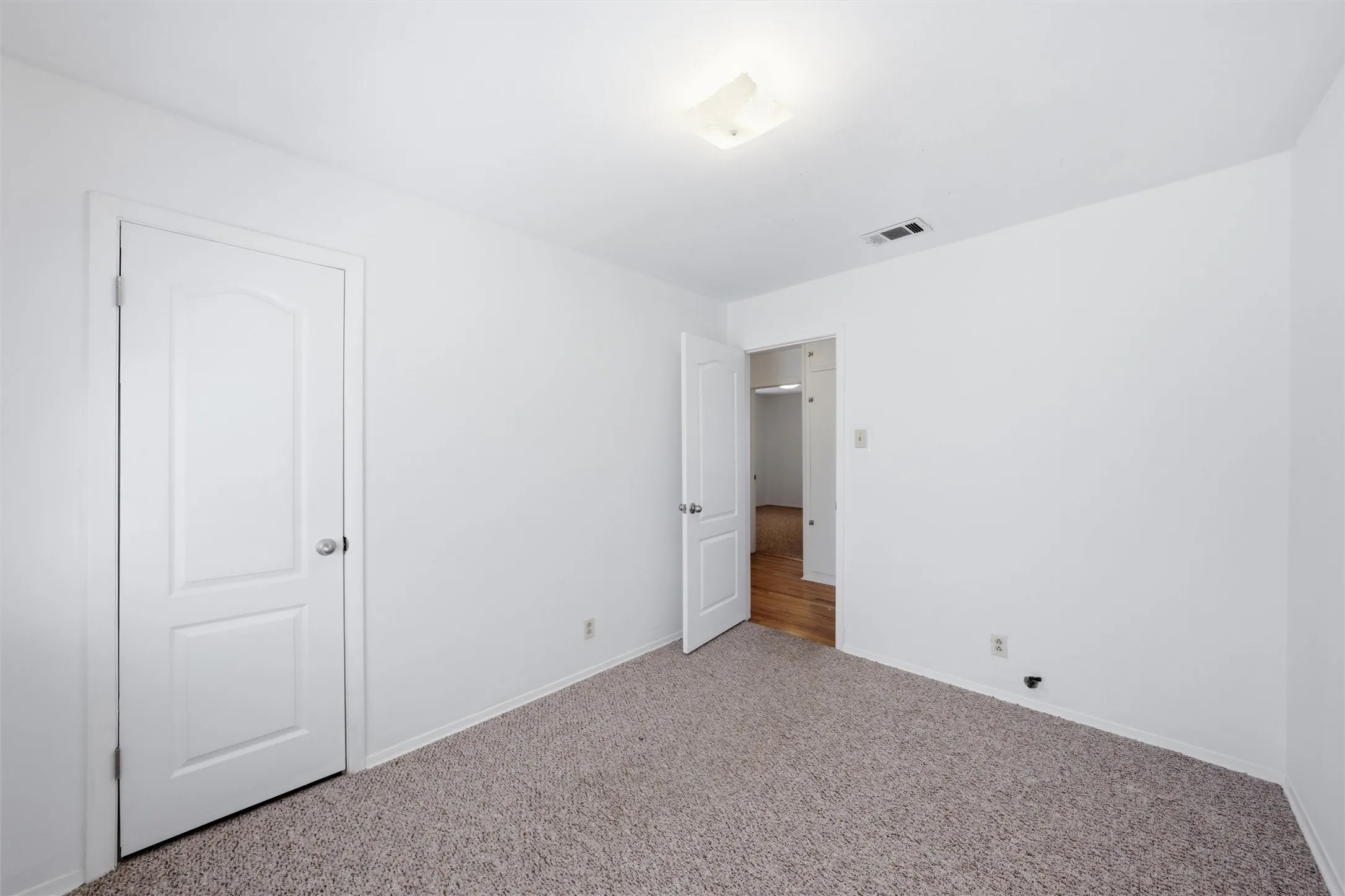 Single Family Residence For Sale in Mc Lennan County , 905 Carver Street, Waco, Texas 76704, 3 Bedroom, 1 Bathroom, Garage spaces, 976 Sqft, built in 1968, mls#21179977, Real Estate Agent in Waco, Homes For Sale in Mc Lennan county, Homes For Sale in Waco, Realtor in Waco Texas, Real Estate Brokerage Independent Realty Texas, Luminita Cordes Realtor