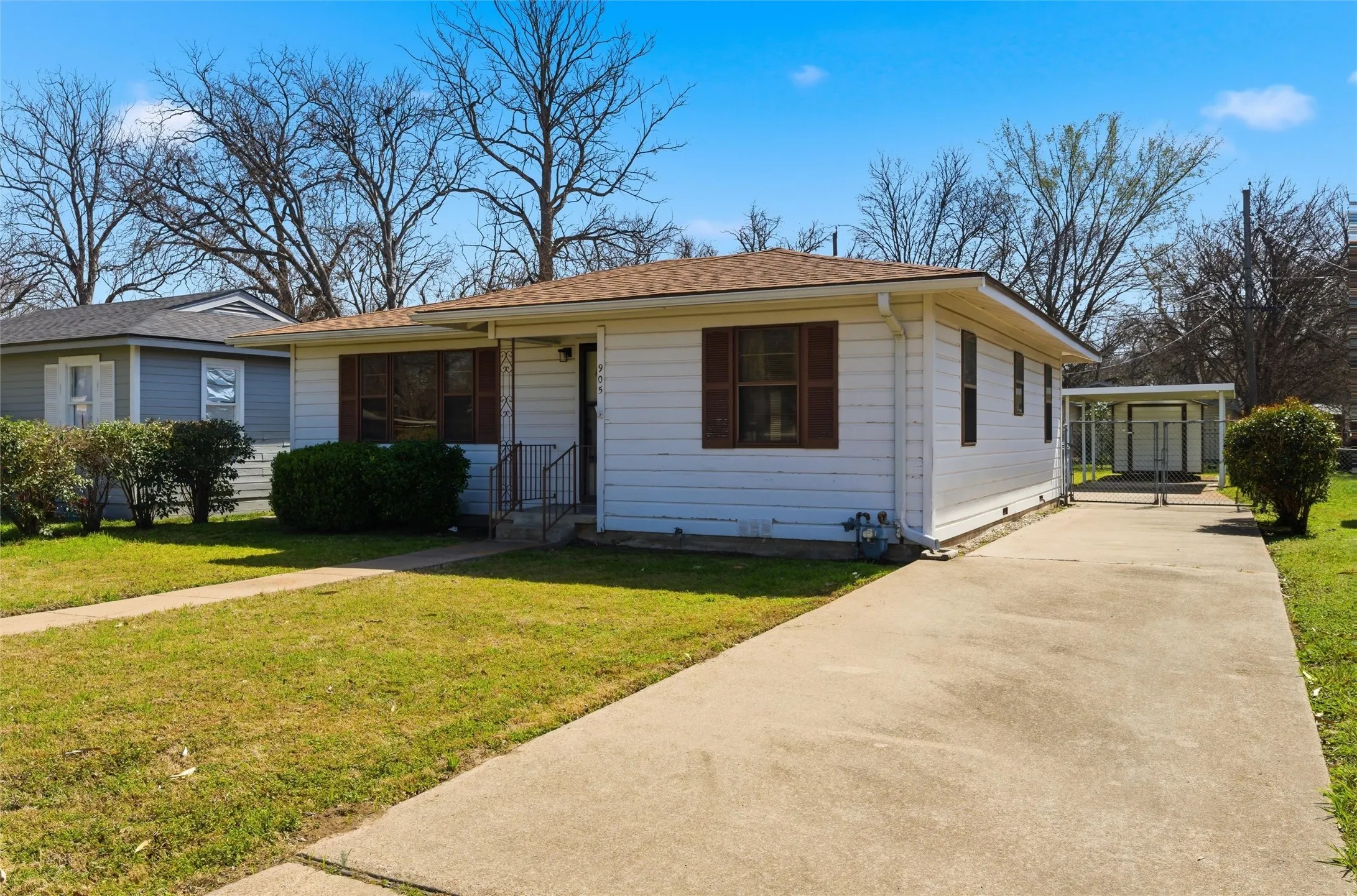 Single Family Residence For Sale in Mc Lennan County , 905 Carver Street, Waco, Texas 76704, 3 Bedroom, 1 Bathroom, Garage spaces, 976 Sqft, built in 1968, mls#21179977, Real Estate Agent in Waco, Homes For Sale in Mc Lennan county, Homes For Sale in Waco, Realtor in Waco Texas, Real Estate Brokerage Independent Realty Texas, Luminita Cordes Realtor