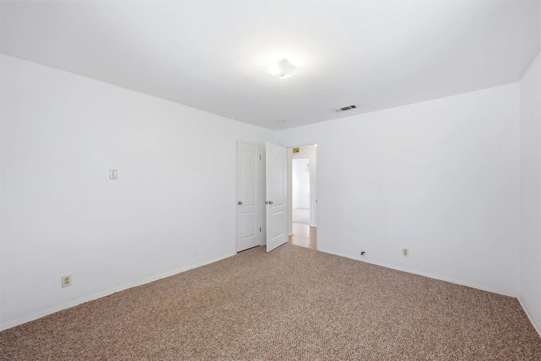 Single Family Residence For Sale in Mc Lennan County , 905 Carver Street, Waco, Texas 76704, 3 Bedroom, 1 Bathroom, Garage spaces, 976 Sqft, built in 1968, mls#21179977, Real Estate Agent in Waco, Homes For Sale in Mc Lennan county, Homes For Sale in Waco, Realtor in Waco Texas, Real Estate Brokerage Independent Realty Texas, Luminita Cordes Realtor
