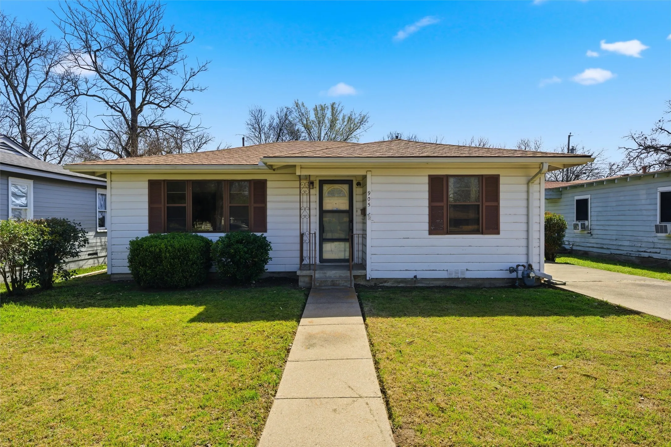 Single Family Residence For Sale in Mc Lennan County , 905 Carver Street, Waco, Texas 76704, 3 Bedroom, 1 Bathroom, Garage spaces, 976 Sqft, built in 1968, mls#21179977, Real Estate Agent in Waco, Homes For Sale in Mc Lennan county, Homes For Sale in Waco, Realtor in Waco Texas, Real Estate Brokerage Independent Realty Texas, Luminita Cordes Realtor