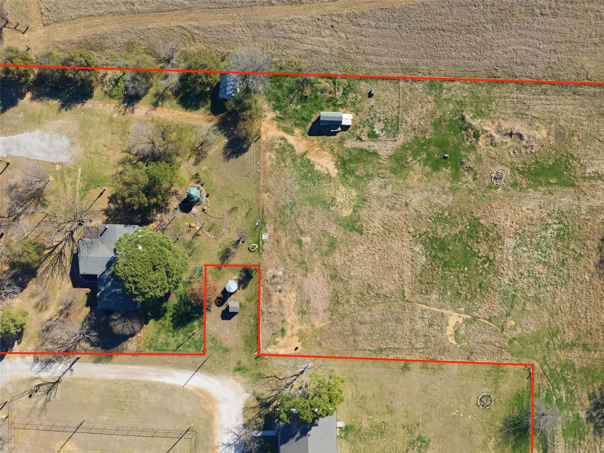 Single Family Residence For Sale in Johnson County , 1050 Stadium Drive, Joshua, Texas 76058, 3 Bedroom, 2 Bathroom, Garage spaces, 2,010 Sqft, built in 1988, Preowned, mls#21190246, Real Estate Agent in Joshua, Homes For Sale in Johnson county, Homes For Sale in Joshua, Realtor in Joshua Texas, Real Estate Brokerage Independent Realty Texas, Luminita Cordes Realtor