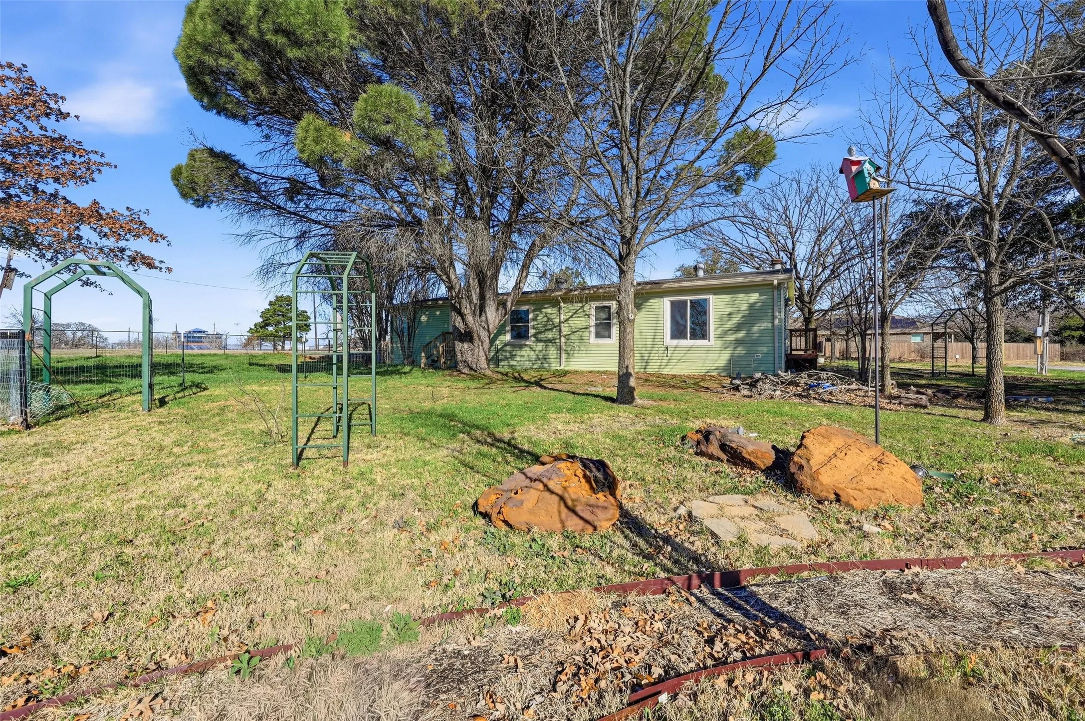 Single Family Residence For Sale in Johnson County , 1050 Stadium Drive, Joshua, Texas 76058, 3 Bedroom, 2 Bathroom, Garage spaces, 2,010 Sqft, built in 1988, Preowned, mls#21190246, Real Estate Agent in Joshua, Homes For Sale in Johnson county, Homes For Sale in Joshua, Realtor in Joshua Texas, Real Estate Brokerage Independent Realty Texas, Luminita Cordes Realtor