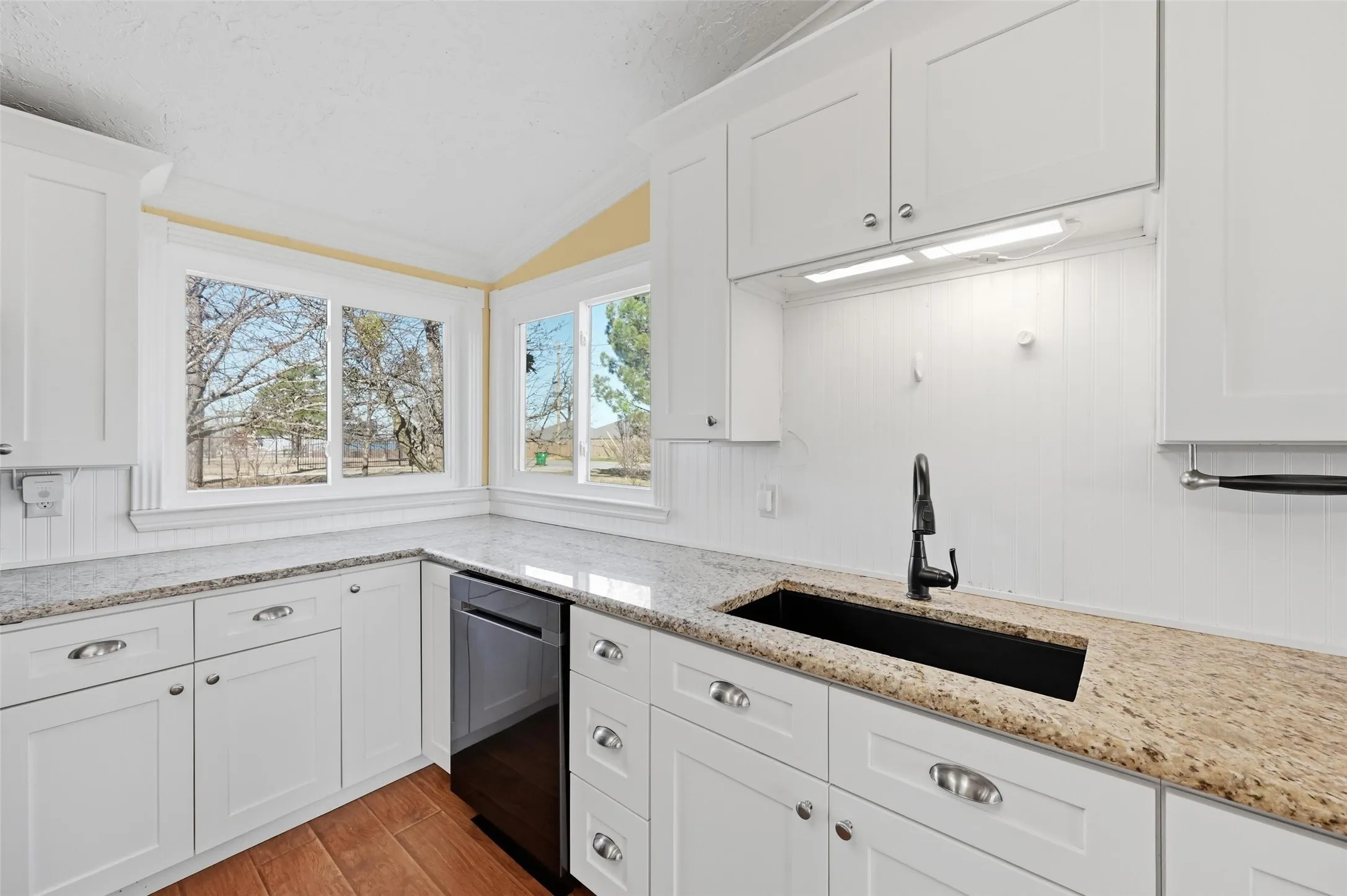 Single Family Residence For Sale in Johnson County , 1050 Stadium Drive, Joshua, Texas 76058, 3 Bedroom, 2 Bathroom, Garage spaces, 2,010 Sqft, built in 1988, Preowned, mls#21190246, Real Estate Agent in Joshua, Homes For Sale in Johnson county, Homes For Sale in Joshua, Realtor in Joshua Texas, Real Estate Brokerage Independent Realty Texas, Luminita Cordes Realtor