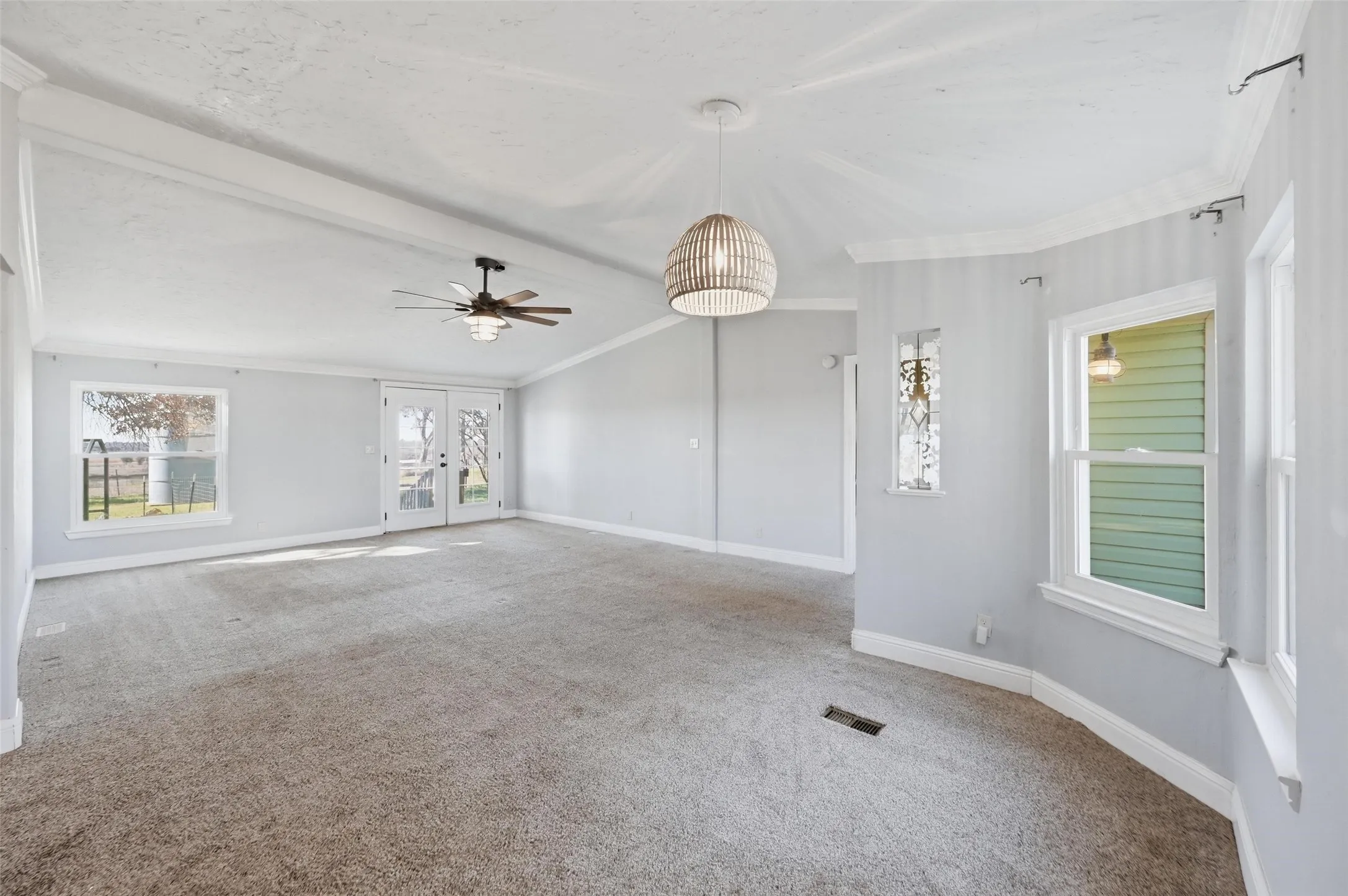 Single Family Residence For Sale in Johnson County , 1050 Stadium Drive, Joshua, Texas 76058, 3 Bedroom, 2 Bathroom, Garage spaces, 2,010 Sqft, built in 1988, Preowned, mls#21190246, Real Estate Agent in Joshua, Homes For Sale in Johnson county, Homes For Sale in Joshua, Realtor in Joshua Texas, Real Estate Brokerage Independent Realty Texas, Luminita Cordes Realtor