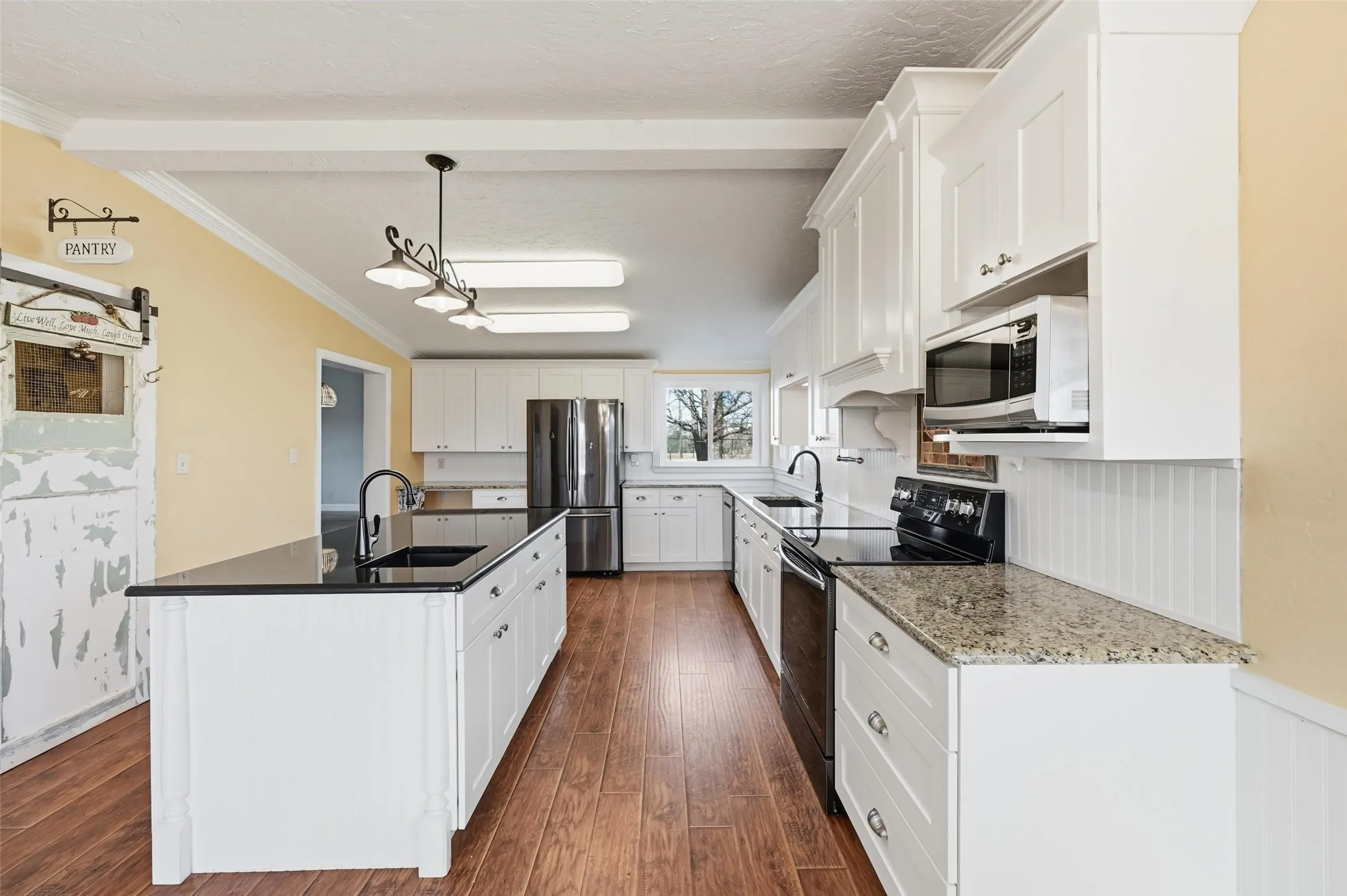 Single Family Residence For Sale in Johnson County , 1050 Stadium Drive, Joshua, Texas 76058, 3 Bedroom, 2 Bathroom, Garage spaces, 2,010 Sqft, built in 1988, Preowned, mls#21190246, Real Estate Agent in Joshua, Homes For Sale in Johnson county, Homes For Sale in Joshua, Realtor in Joshua Texas, Real Estate Brokerage Independent Realty Texas, Luminita Cordes Realtor