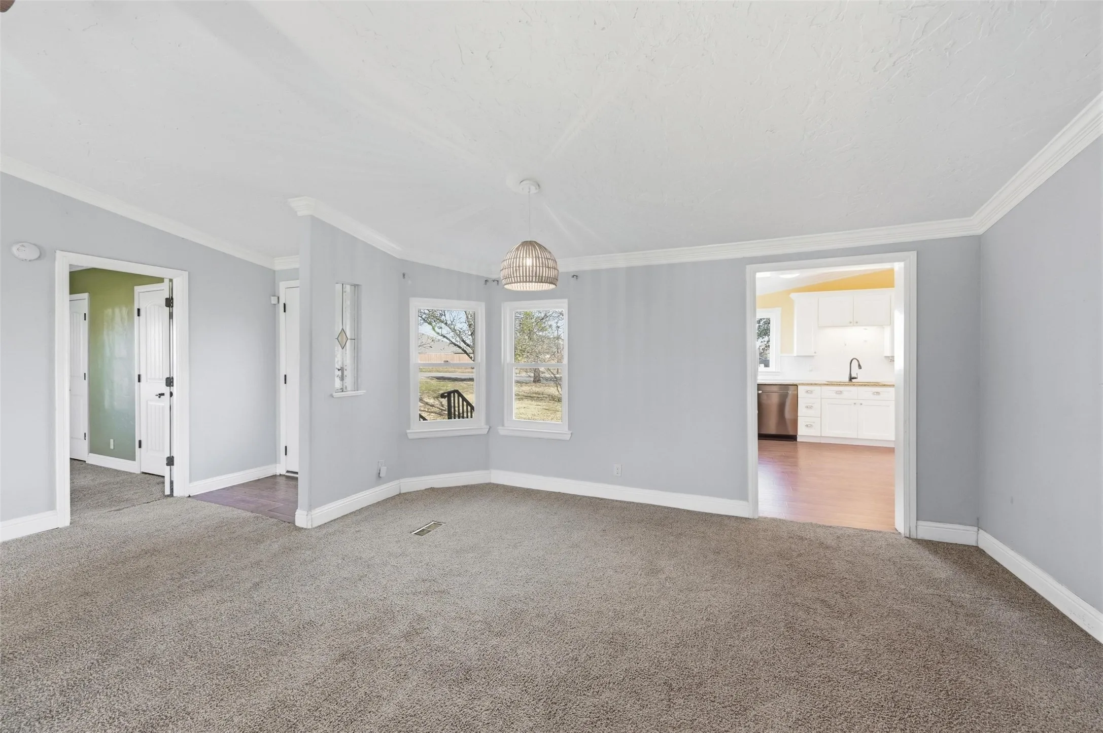 Single Family Residence For Sale in Johnson County , 1050 Stadium Drive, Joshua, Texas 76058, 3 Bedroom, 2 Bathroom, Garage spaces, 2,010 Sqft, built in 1988, Preowned, mls#21190246, Real Estate Agent in Joshua, Homes For Sale in Johnson county, Homes For Sale in Joshua, Realtor in Joshua Texas, Real Estate Brokerage Independent Realty Texas, Luminita Cordes Realtor