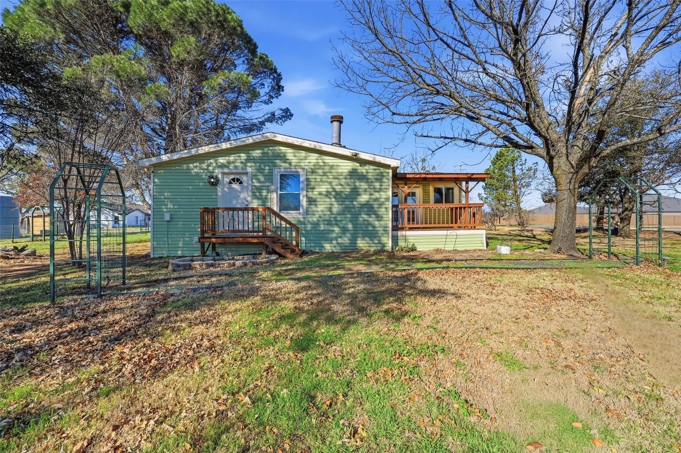 Single Family Residence For Sale in Johnson County , 1050 Stadium Drive, Joshua, Texas 76058, 3 Bedroom, 2 Bathroom, Garage spaces, 2,010 Sqft, built in 1988, Preowned, mls#21190246, Real Estate Agent in Joshua, Homes For Sale in Johnson county, Homes For Sale in Joshua, Realtor in Joshua Texas, Real Estate Brokerage Independent Realty Texas, Luminita Cordes Realtor