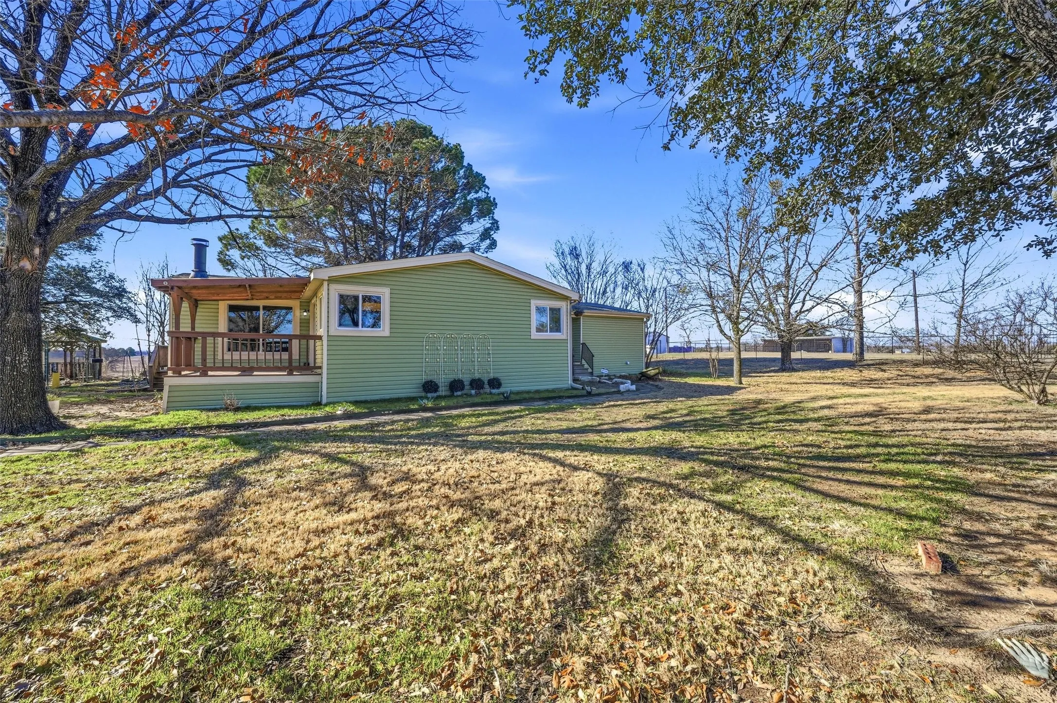 Single Family Residence For Sale in Johnson County , 1050 Stadium Drive, Joshua, Texas 76058, 3 Bedroom, 2 Bathroom, Garage spaces, 2,010 Sqft, built in 1988, Preowned, mls#21190246, Real Estate Agent in Joshua, Homes For Sale in Johnson county, Homes For Sale in Joshua, Realtor in Joshua Texas, Real Estate Brokerage Independent Realty Texas, Luminita Cordes Realtor