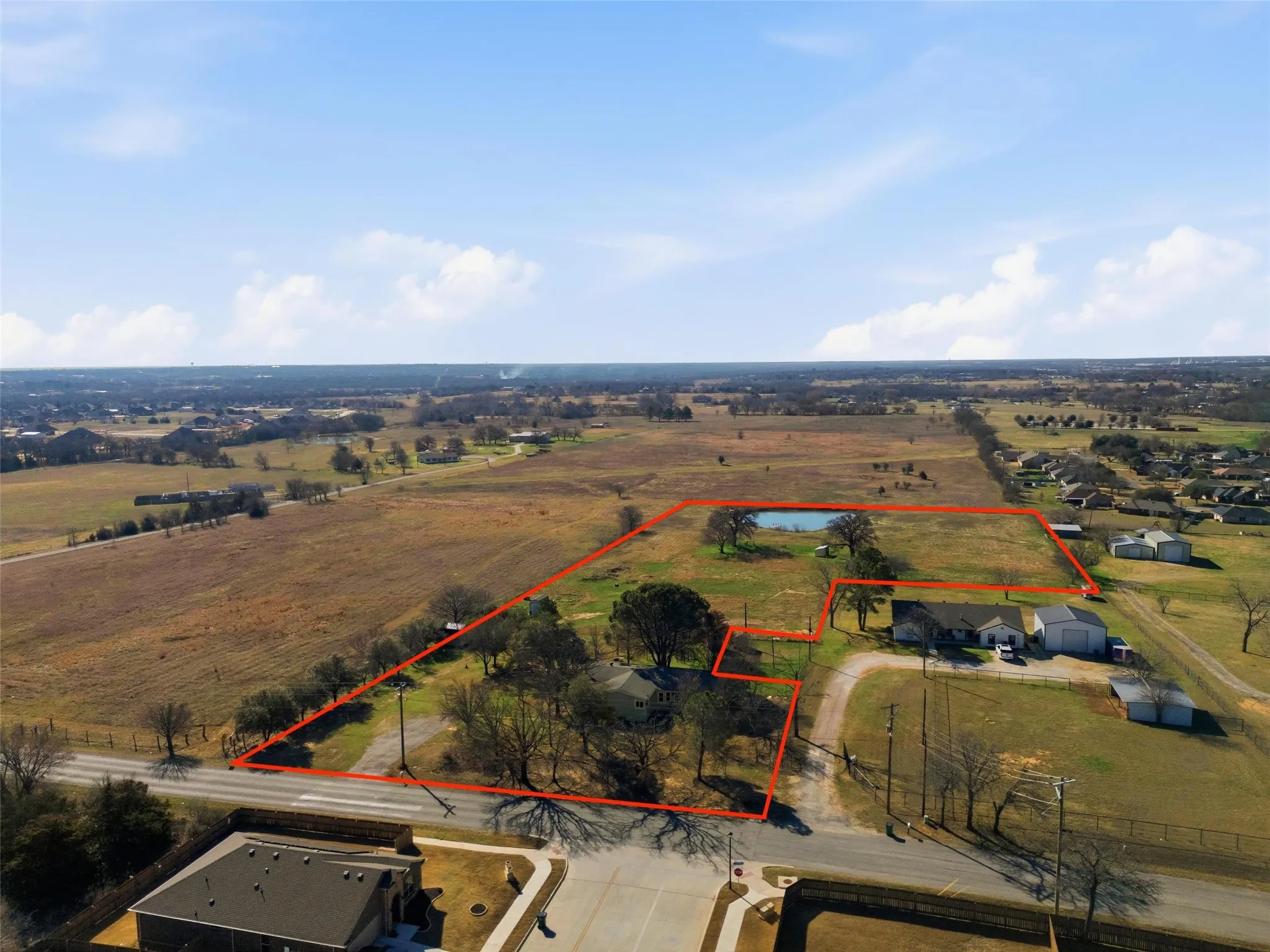 Single Family Residence For Sale in Johnson County , 1050 Stadium Drive, Joshua, Texas 76058, 3 Bedroom, 2 Bathroom, Garage spaces, 2,010 Sqft, built in 1988, Preowned, mls#21190246, Real Estate Agent in Joshua, Homes For Sale in Johnson county, Homes For Sale in Joshua, Realtor in Joshua Texas, Real Estate Brokerage Independent Realty Texas, Luminita Cordes Realtor