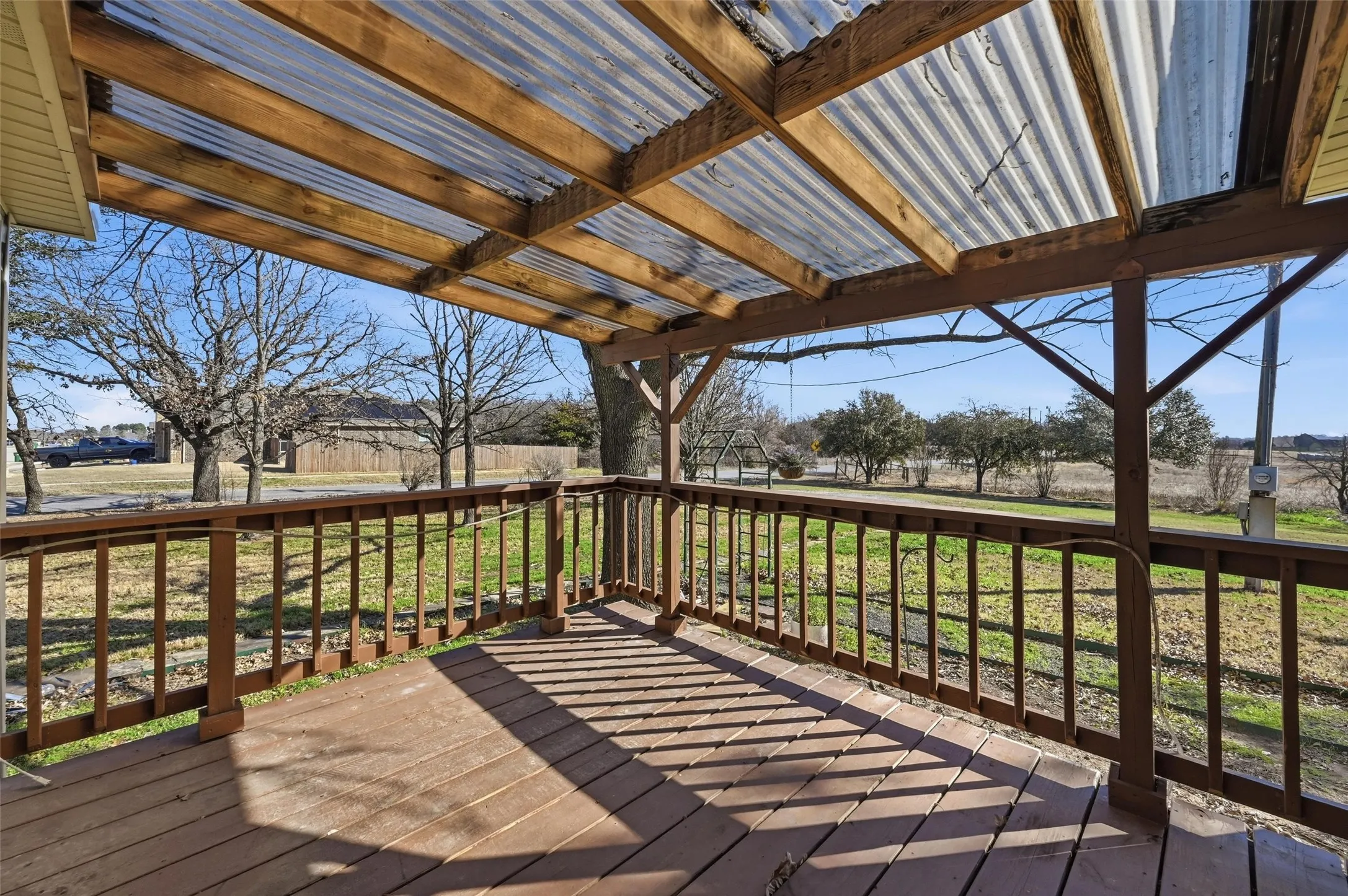 Single Family Residence For Sale in Johnson County , 1050 Stadium Drive, Joshua, Texas 76058, 3 Bedroom, 2 Bathroom, Garage spaces, 2,010 Sqft, built in 1988, Preowned, mls#21190246, Real Estate Agent in Joshua, Homes For Sale in Johnson county, Homes For Sale in Joshua, Realtor in Joshua Texas, Real Estate Brokerage Independent Realty Texas, Luminita Cordes Realtor