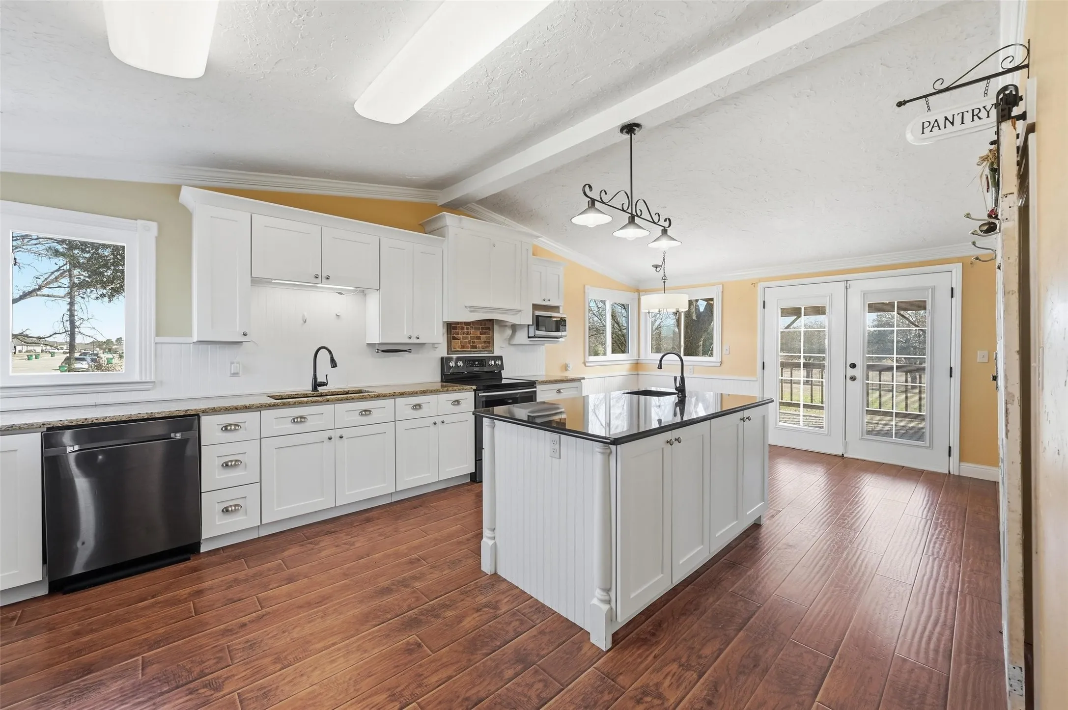 Single Family Residence For Sale in Johnson County , 1050 Stadium Drive, Joshua, Texas 76058, 3 Bedroom, 2 Bathroom, Garage spaces, 2,010 Sqft, built in 1988, Preowned, mls#21190246, Real Estate Agent in Joshua, Homes For Sale in Johnson county, Homes For Sale in Joshua, Realtor in Joshua Texas, Real Estate Brokerage Independent Realty Texas, Luminita Cordes Realtor