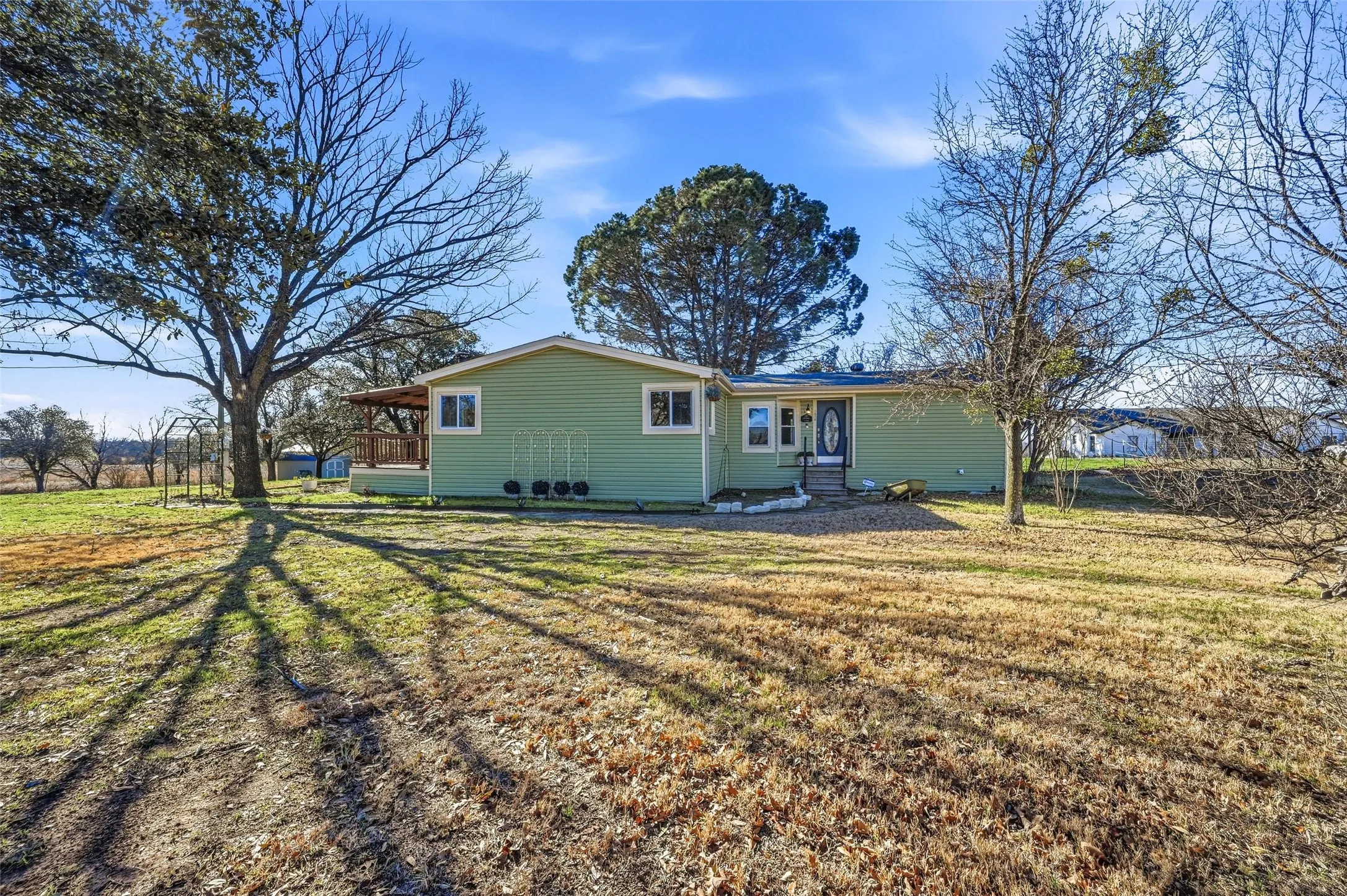 Single Family Residence For Sale in Johnson County , 1050 Stadium Drive, Joshua, Texas 76058, 3 Bedroom, 2 Bathroom, Garage spaces, 2,010 Sqft, built in 1988, Preowned, mls#21190246, Real Estate Agent in Joshua, Homes For Sale in Johnson county, Homes For Sale in Joshua, Realtor in Joshua Texas, Real Estate Brokerage Independent Realty Texas, Luminita Cordes Realtor